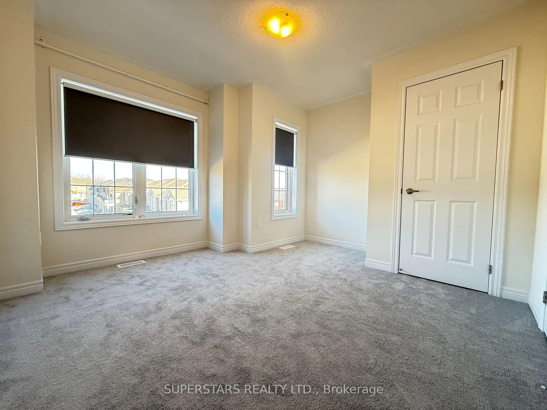 Photo 10 of 929 Crowsnest Hollow, Pickering, Rural Pickering — HOMEH