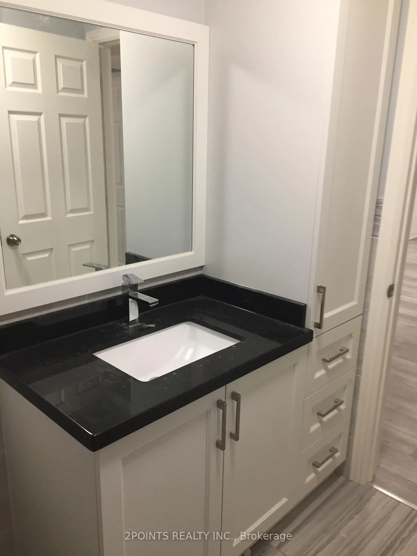 Photo 3 of 41 Tanjo Court, Vaughan, Crestwood-Springfarm-Yorkhill — HOMEH