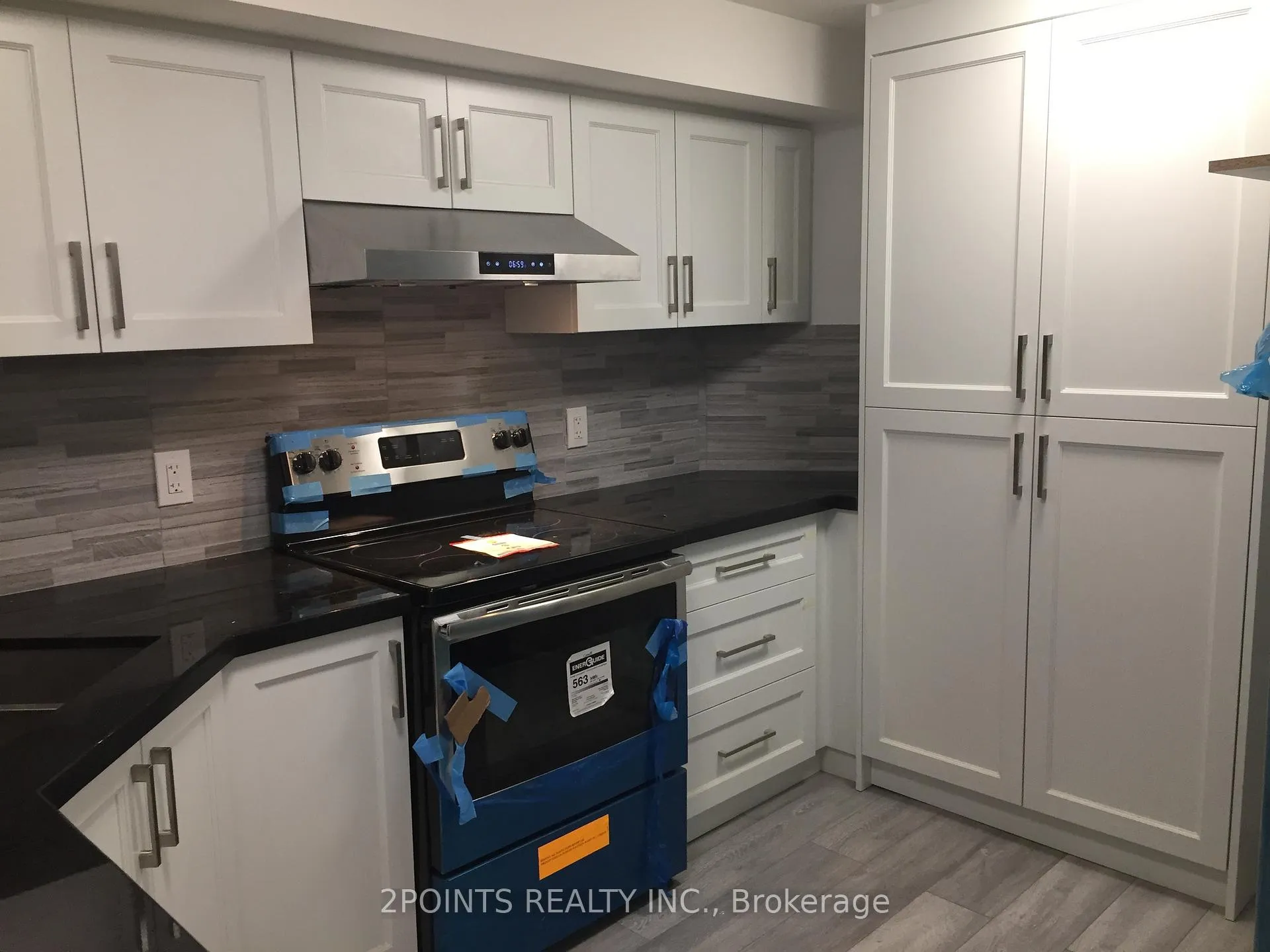 Photo 5 of 41 Tanjo Court, Vaughan, Crestwood-Springfarm-Yorkhill — HOMEH