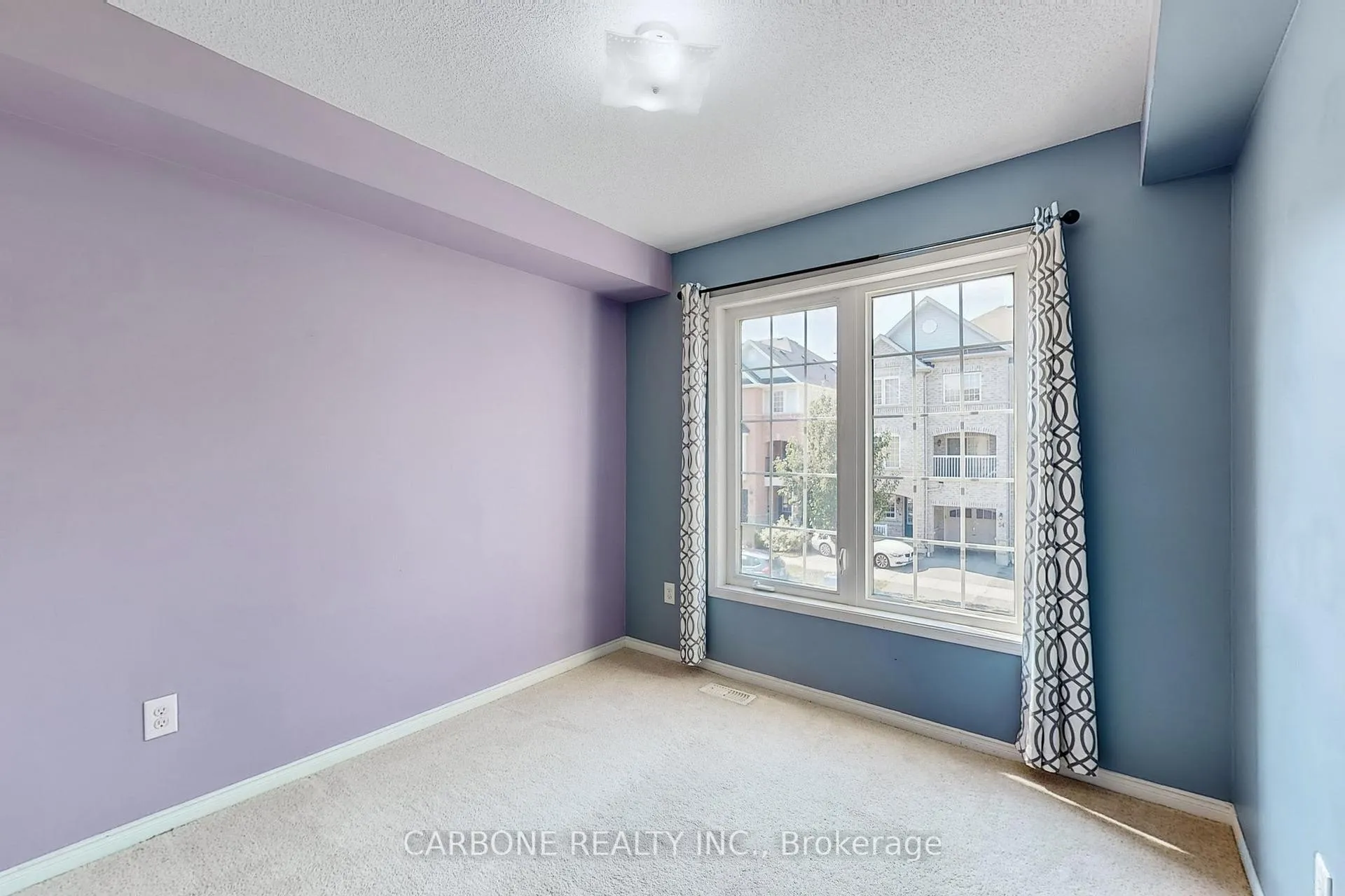 Photo 11 of 35 Silvester Street, Ajax, Central East — HOMEH