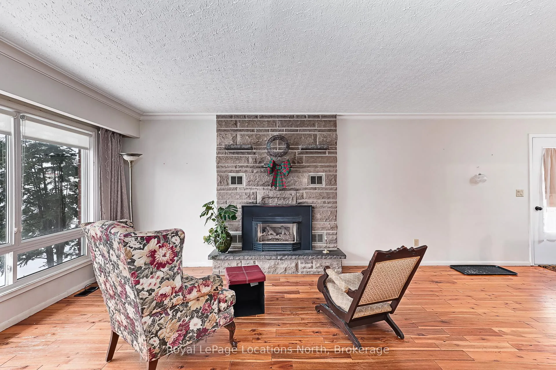 Photo 5 of 25 Margaret Street, Meaford — HOMEH