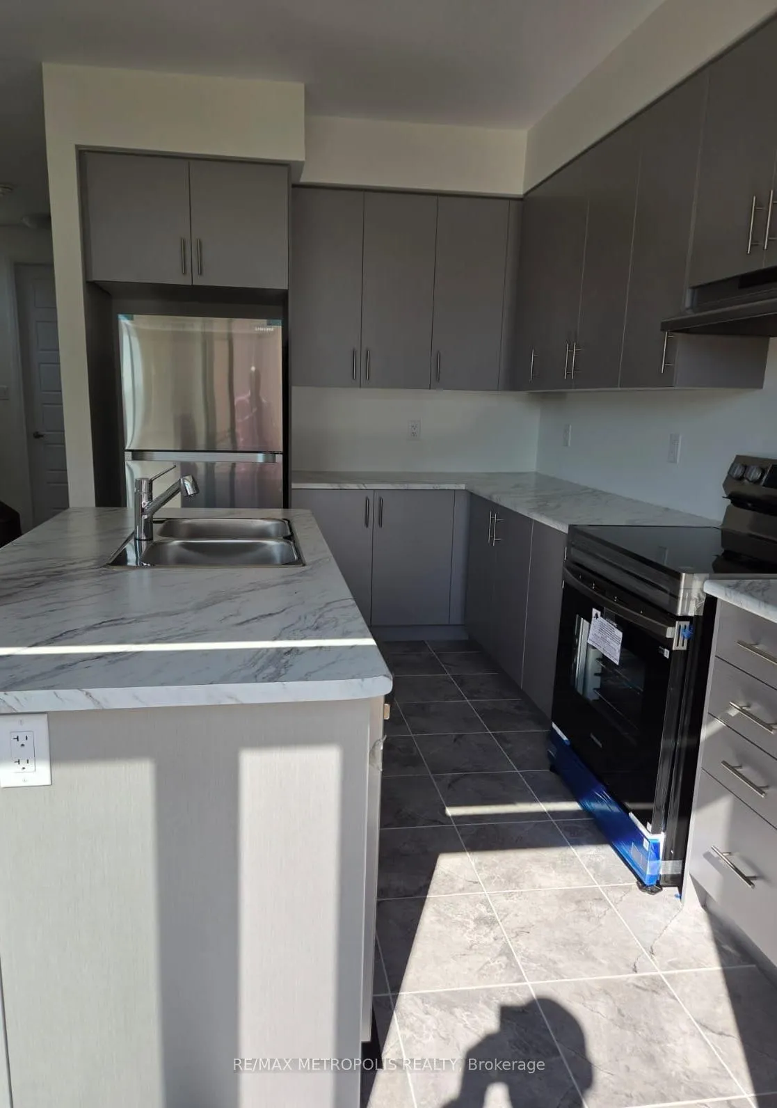 Photo 3 of 192 Gillespie Drive, Brant, Brantford Twp — HOMEH