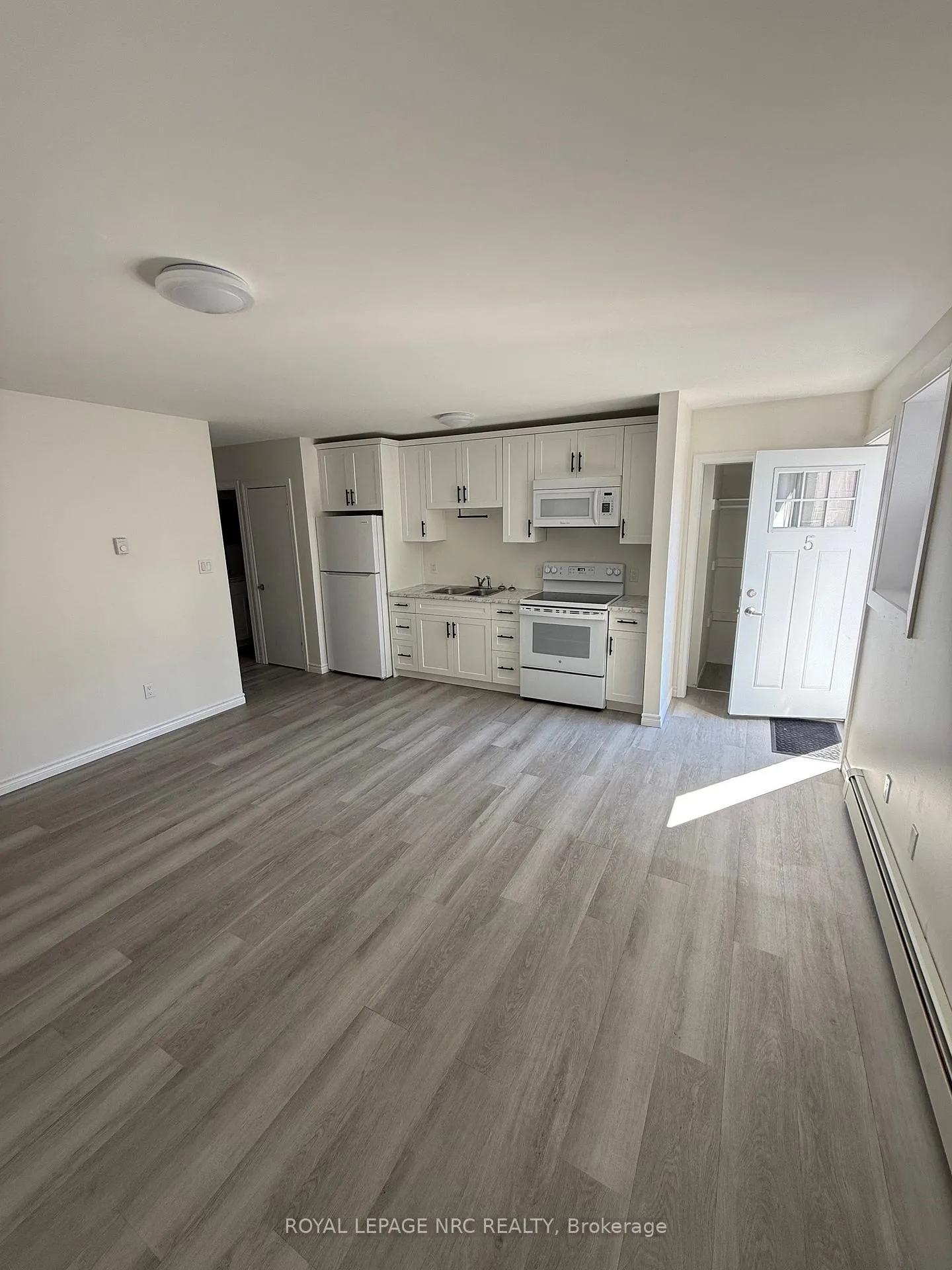 Photo 3 of Unit 5, 72 Hartzel Road, St. Catharines, Secord Woods — HOMEH