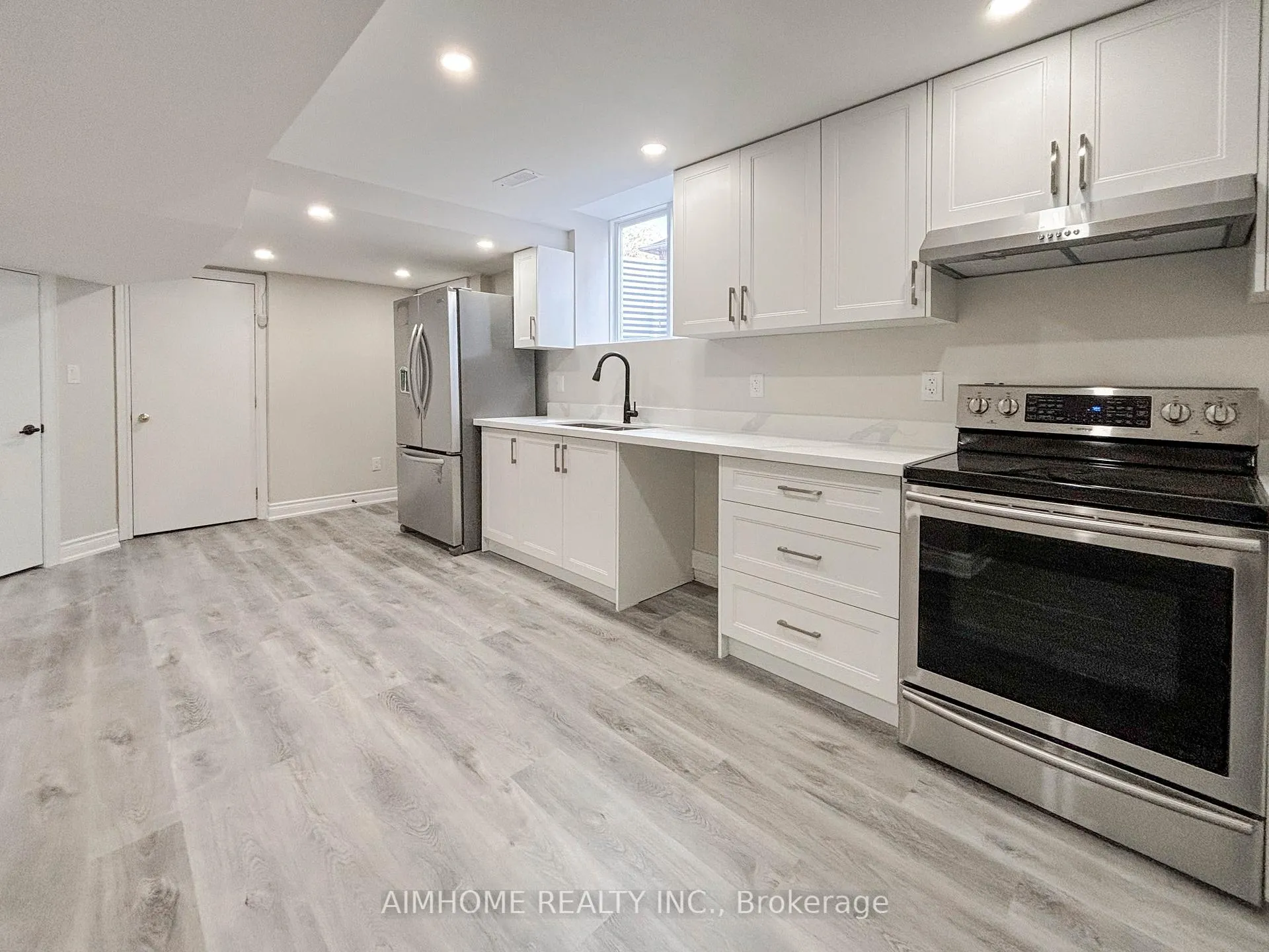 Photo 3 of Unit Basement, 49 Pine Hollow Crescent, Vaughan, Maple — HOMEH