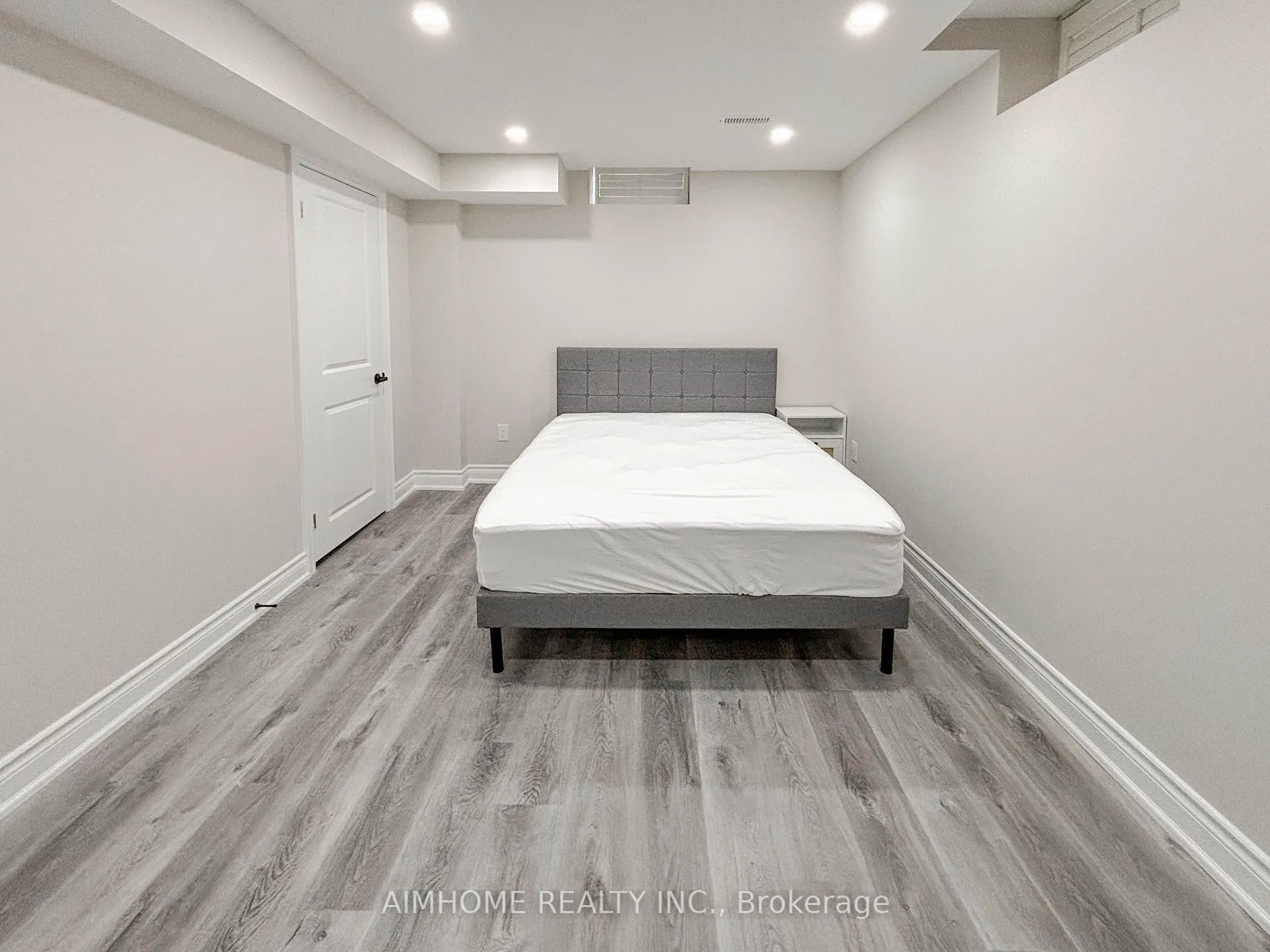 Photo 7 of Unit Basement, 49 Pine Hollow Crescent, Vaughan, Maple — HOMEH