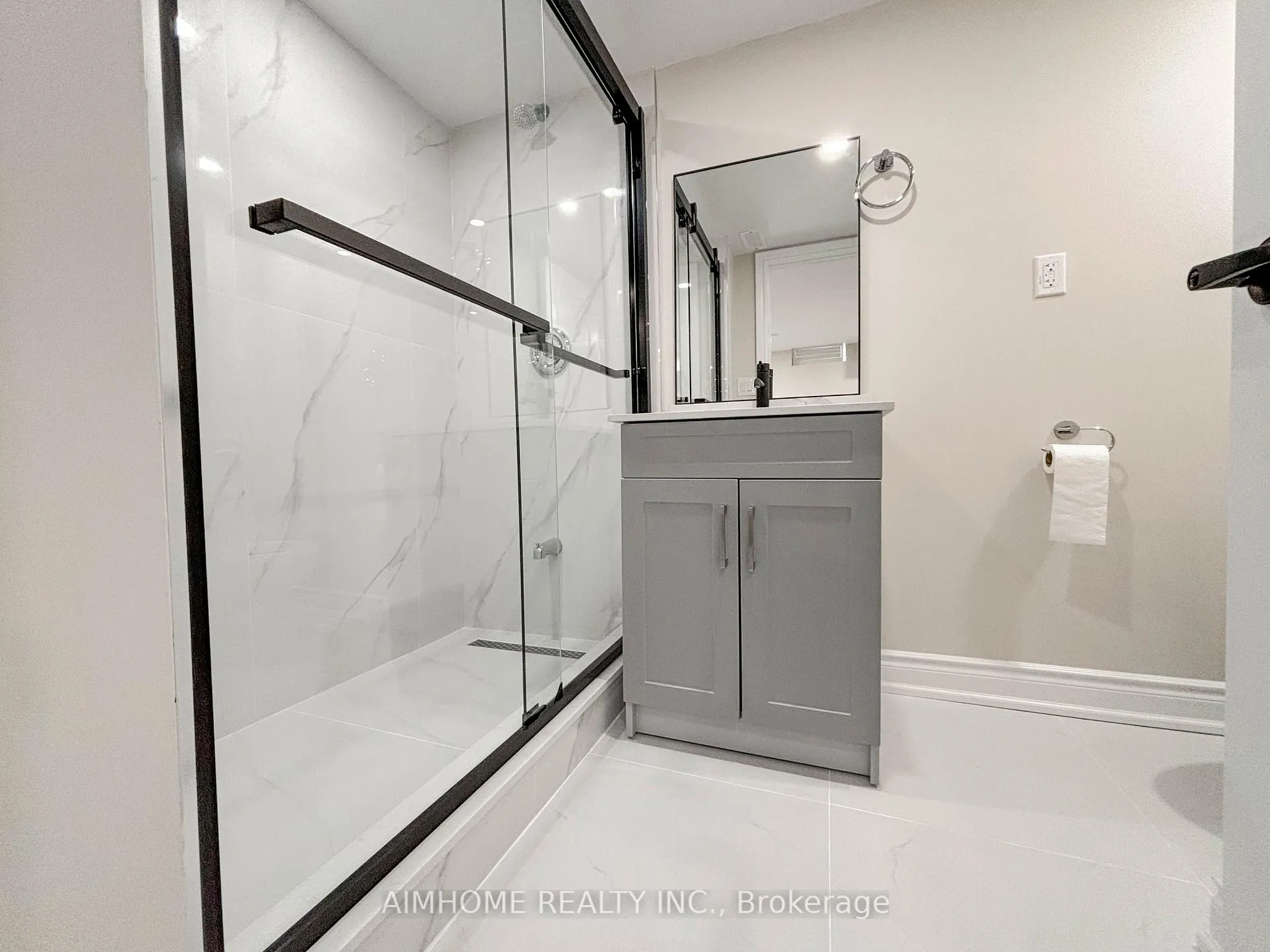 Photo 9 of Unit Basement, 49 Pine Hollow Crescent, Vaughan, Maple — HOMEH