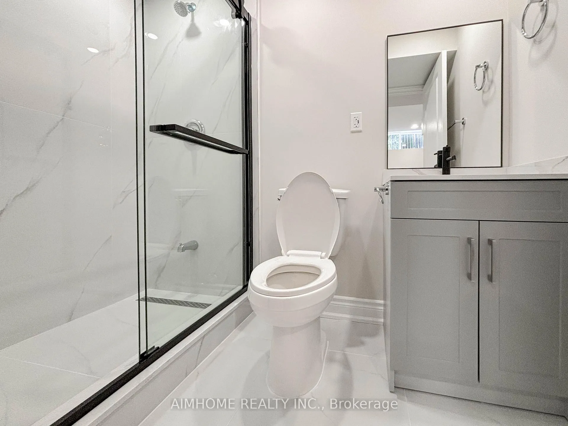 Photo 11 of Unit Basement, 49 Pine Hollow Crescent, Vaughan, Maple — HOMEH