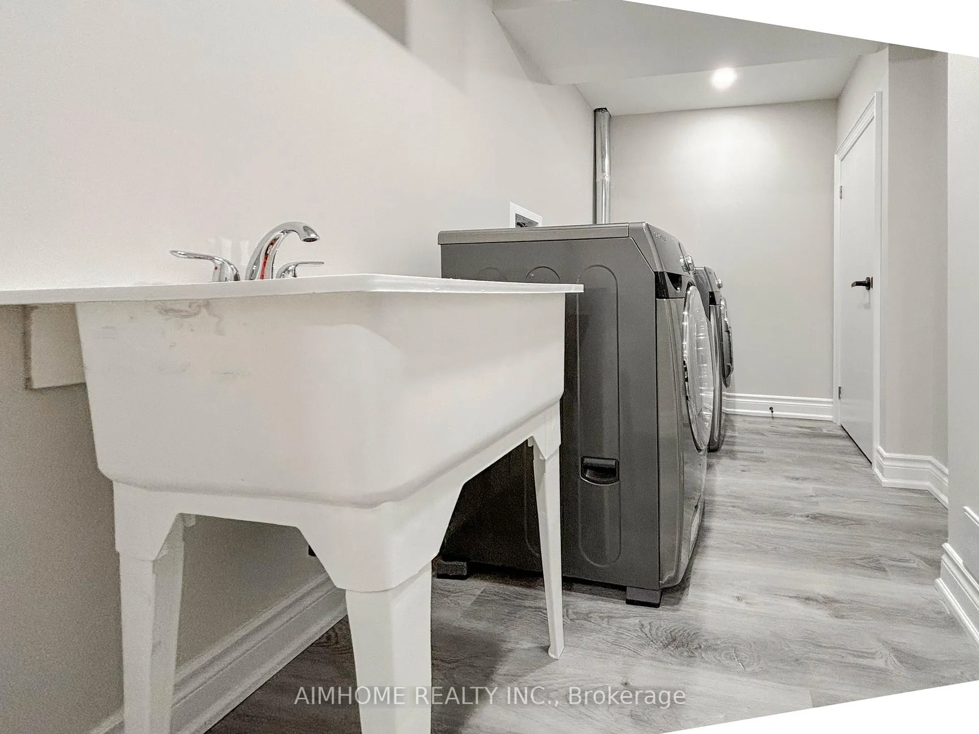 Photo 12 of Unit Basement, 49 Pine Hollow Crescent, Vaughan, Maple — HOMEH