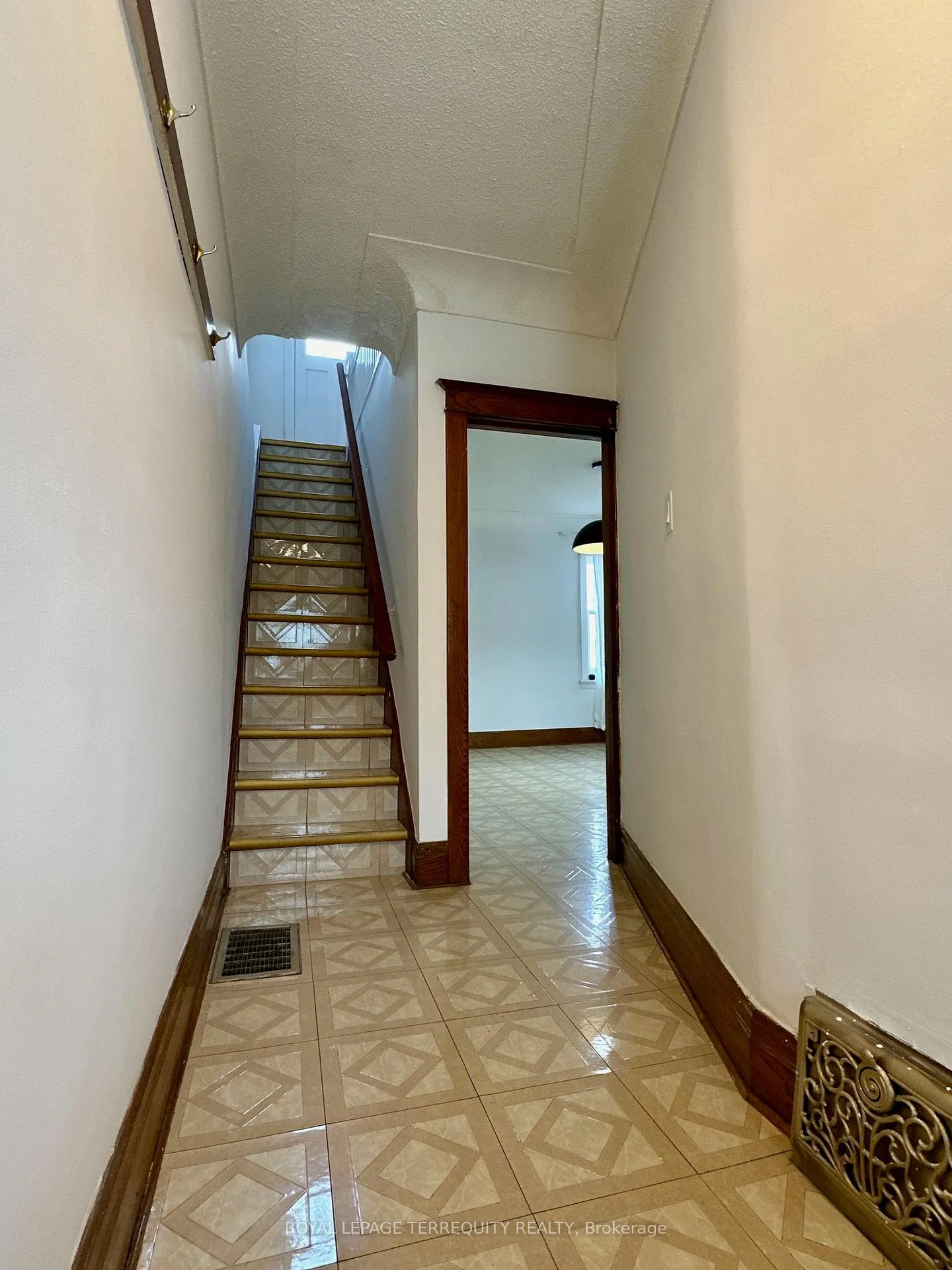 Photo 2 of 135 Connaught Avenue N, Hamilton, Gibson — HOMEH