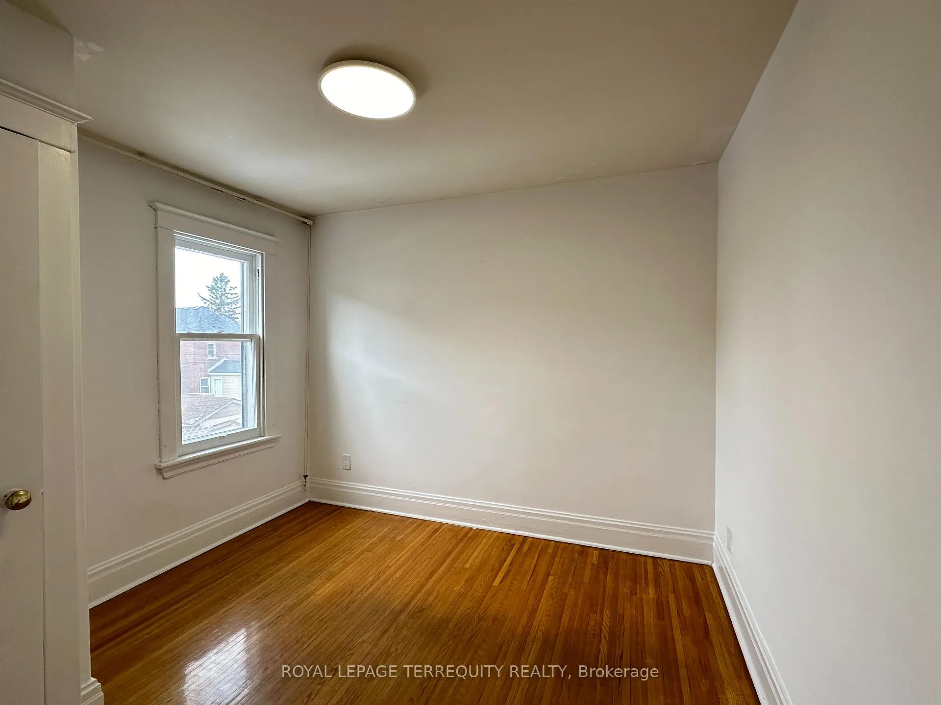 Photo 14 of 135 Connaught Avenue N, Hamilton, Gibson — HOMEH