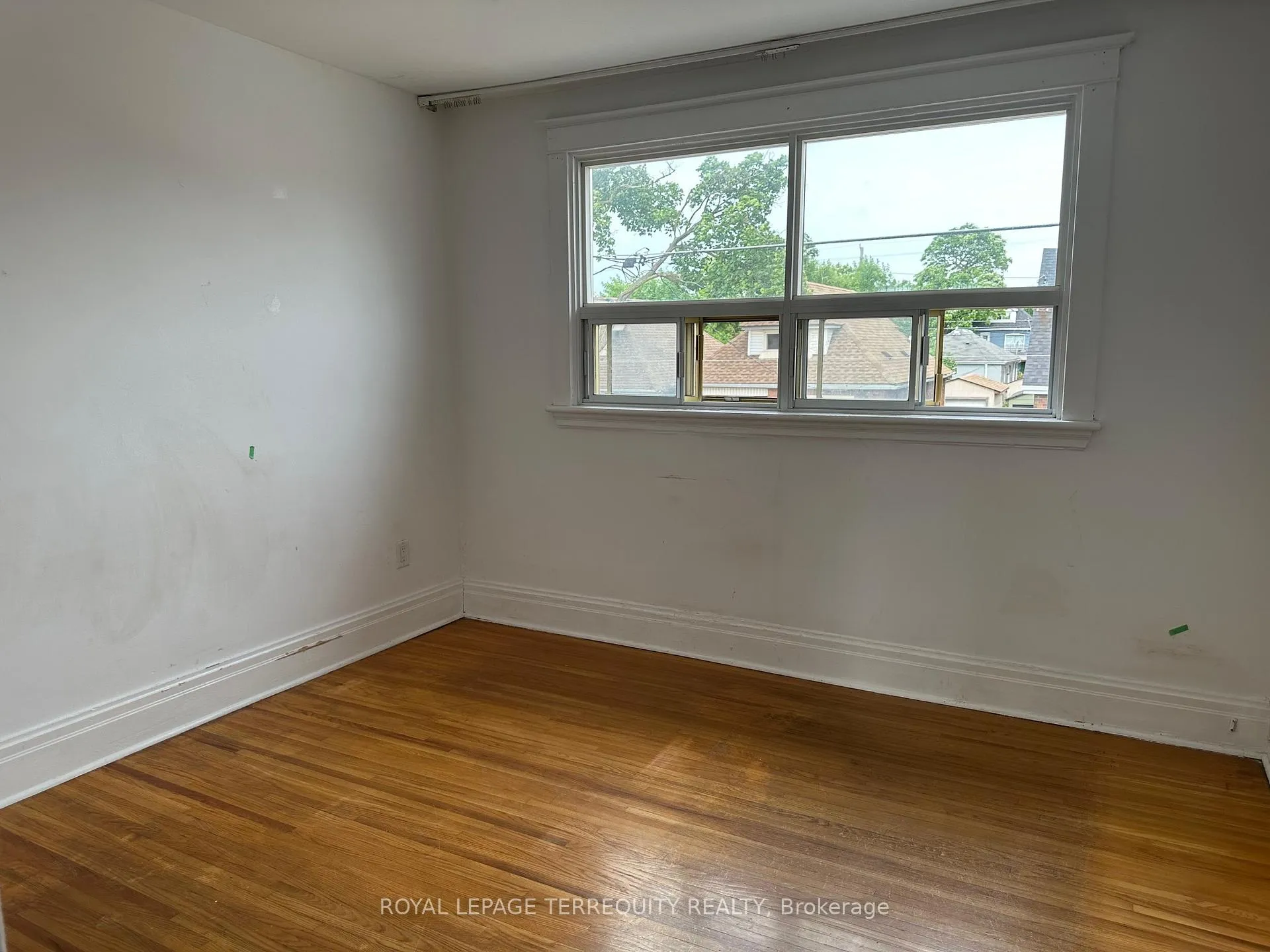 Photo 18 of 135 Connaught Avenue N, Hamilton, Gibson — HOMEH