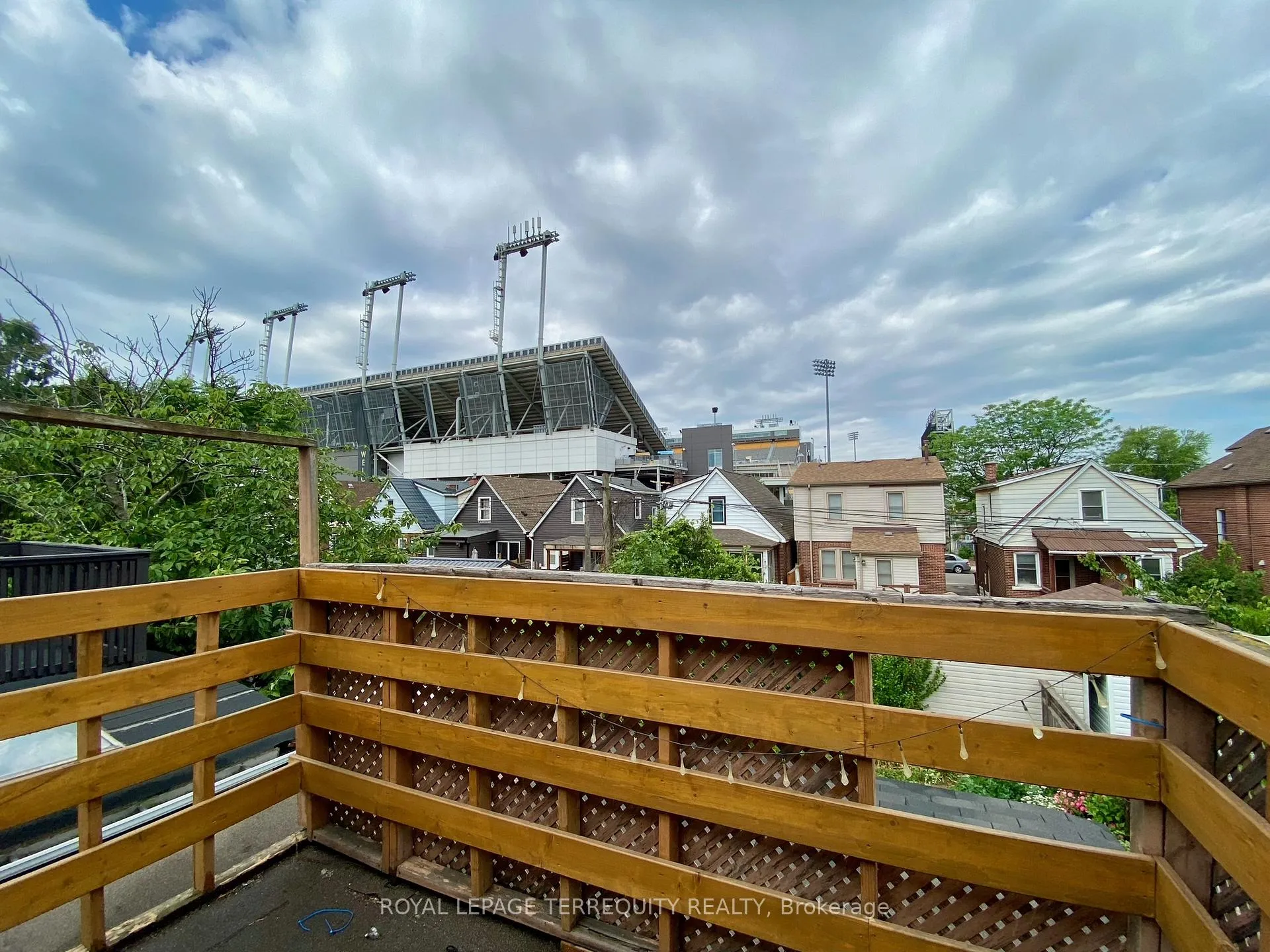 Photo 23 of 135 Connaught Avenue N, Hamilton, Gibson — HOMEH