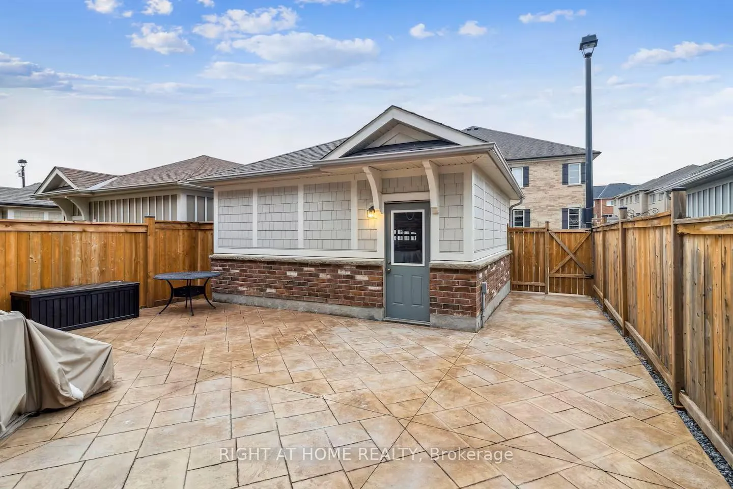 Photo 4 of 244 Paradelle Drive, Richmond Hill, Oak Ridges Lake Wilcox — HOMEH