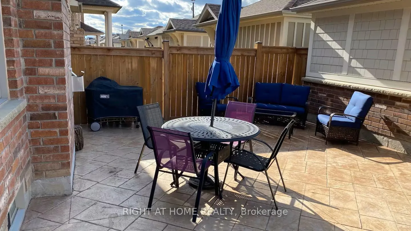 Photo 5 of 244 Paradelle Drive, Richmond Hill, Oak Ridges Lake Wilcox — HOMEH