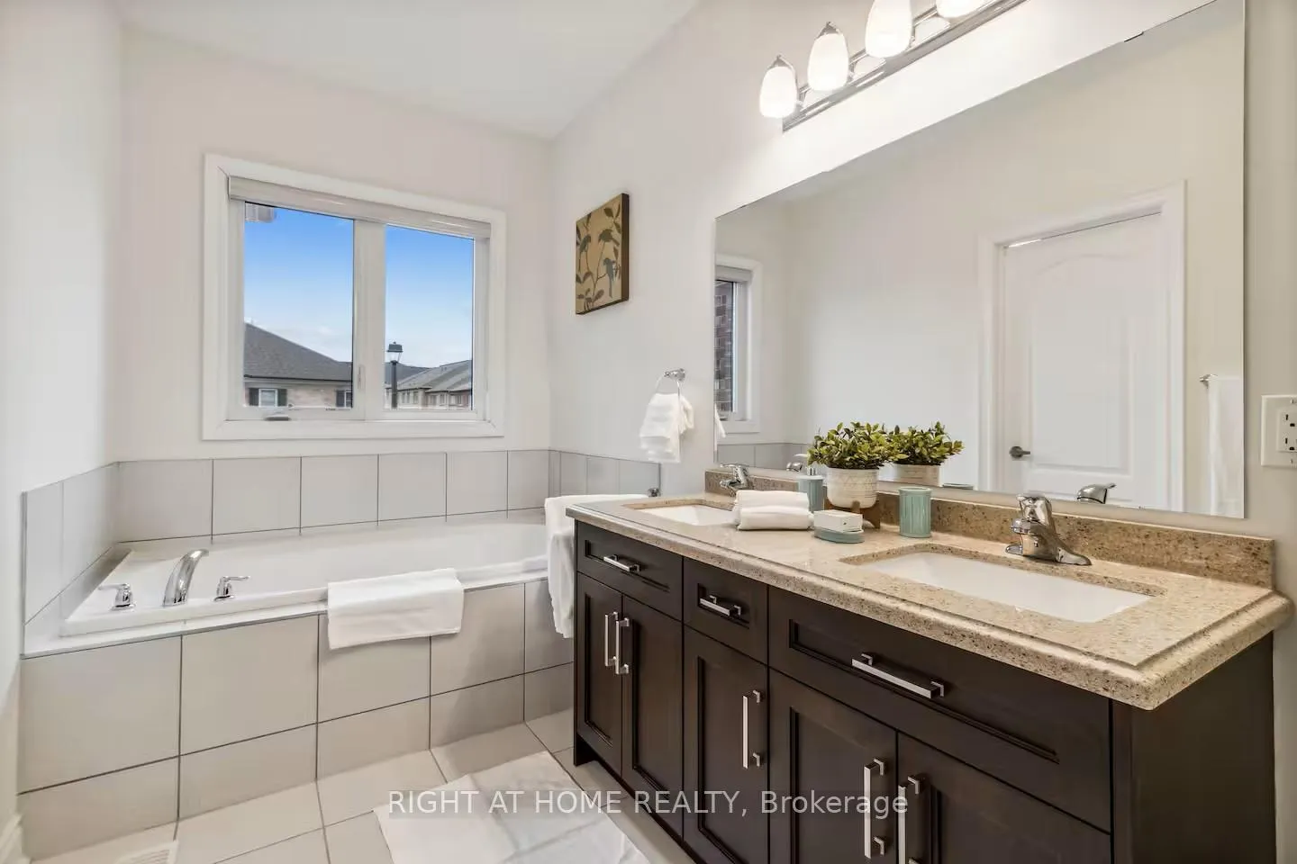 Photo 36 of 244 Paradelle Drive, Richmond Hill, Oak Ridges Lake Wilcox — HOMEH