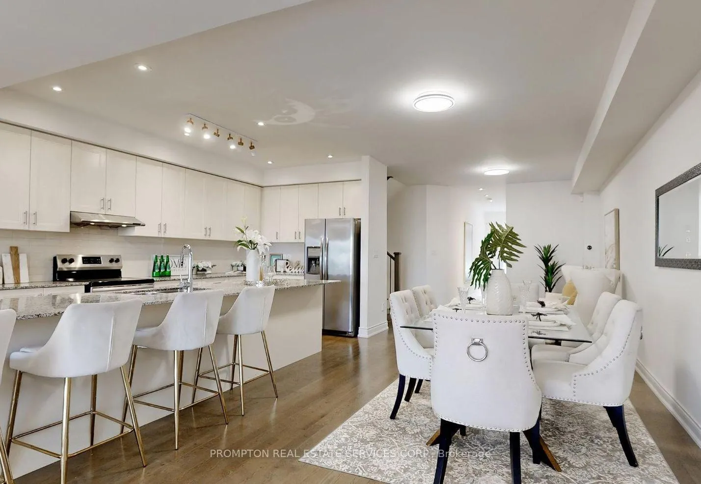Photo 4 of 106 Lichfield Road, Markham, Unionville — HOMEH