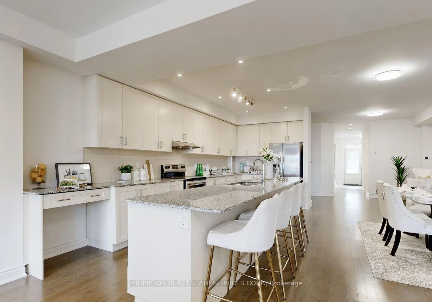 Photo 5 of 106 Lichfield Road, Markham, Unionville — HOMEH