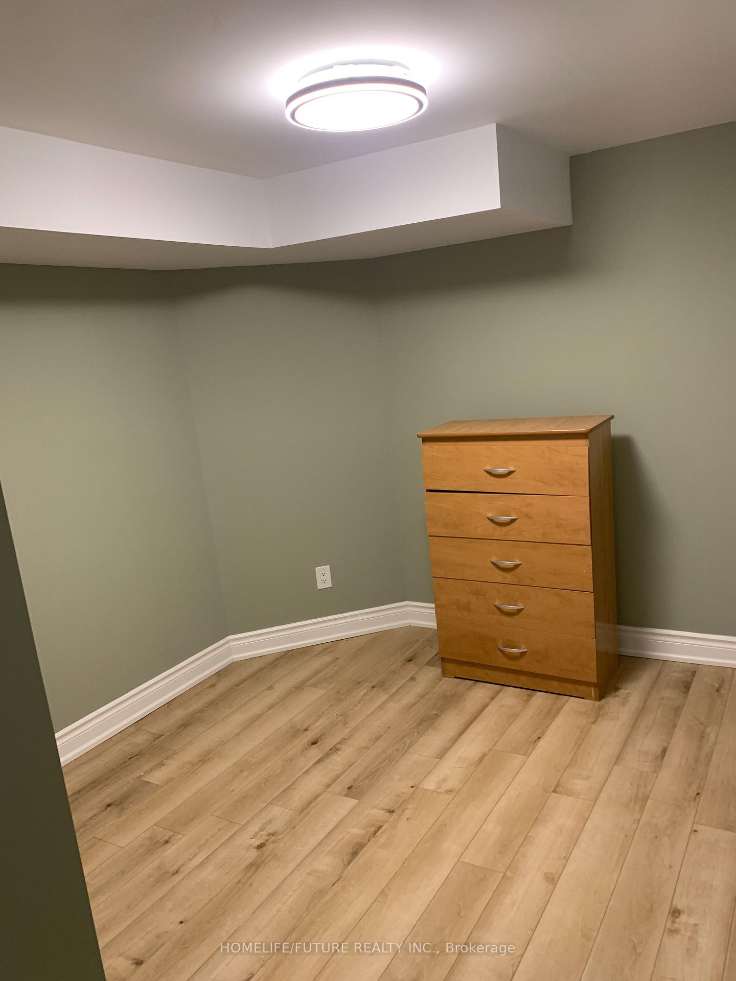 Photo 10 of 239 Glenabbey Drive, Clarington, Courtice — HOMEH