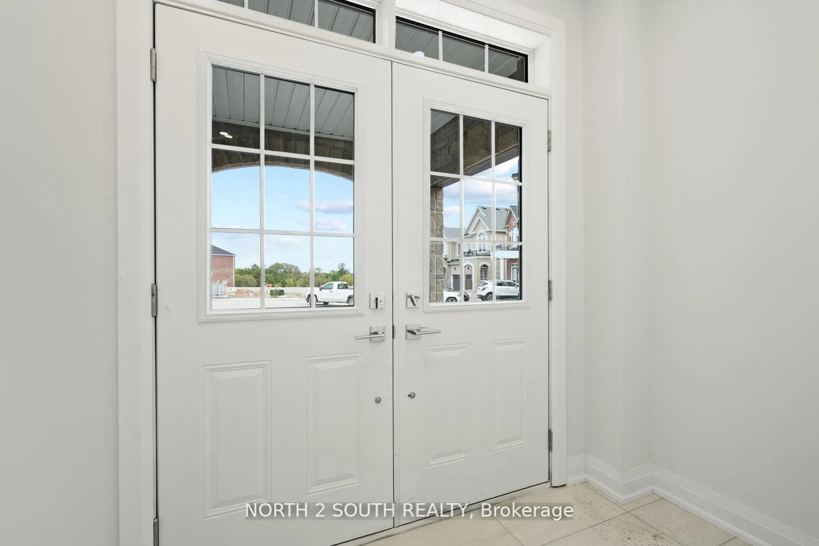 Photo 2 of 5 Virro Court, Vaughan, West Woodbridge — HOMEH