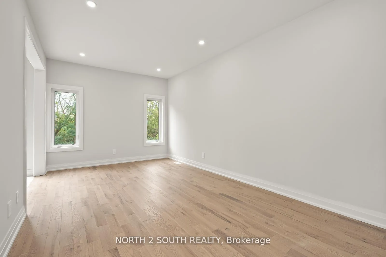 Photo 5 of 5 Virro Court, Vaughan, West Woodbridge — HOMEH