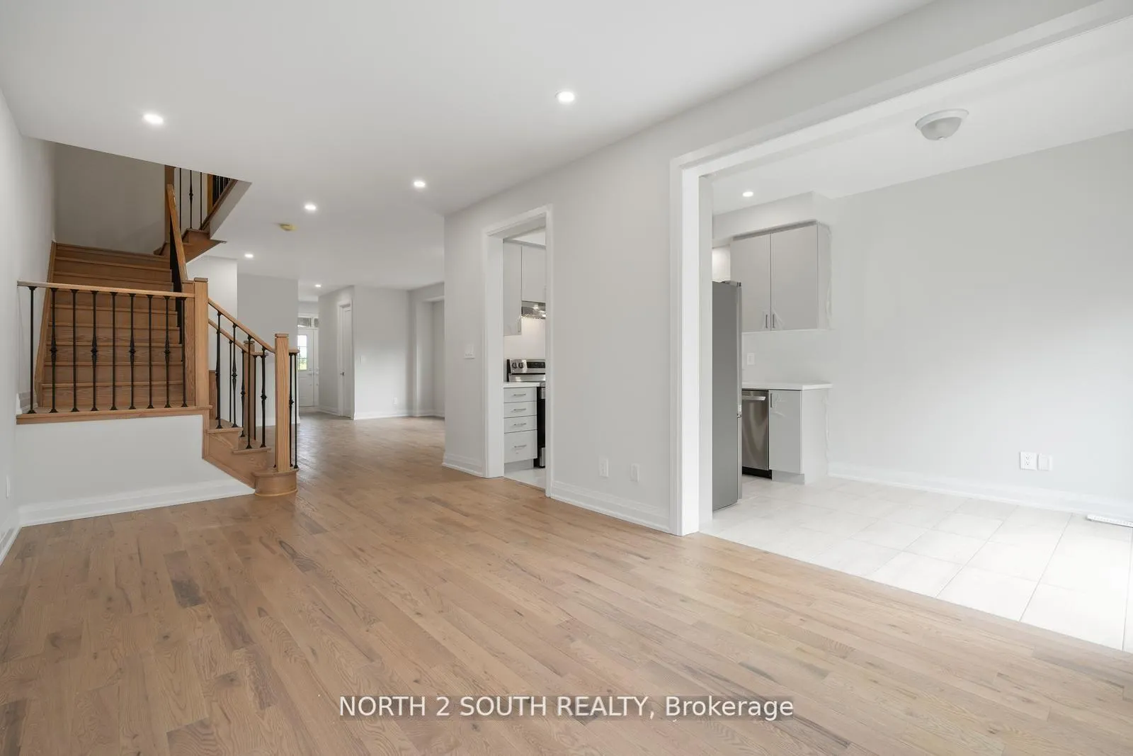 Photo 6 of 5 Virro Court, Vaughan, West Woodbridge — HOMEH
