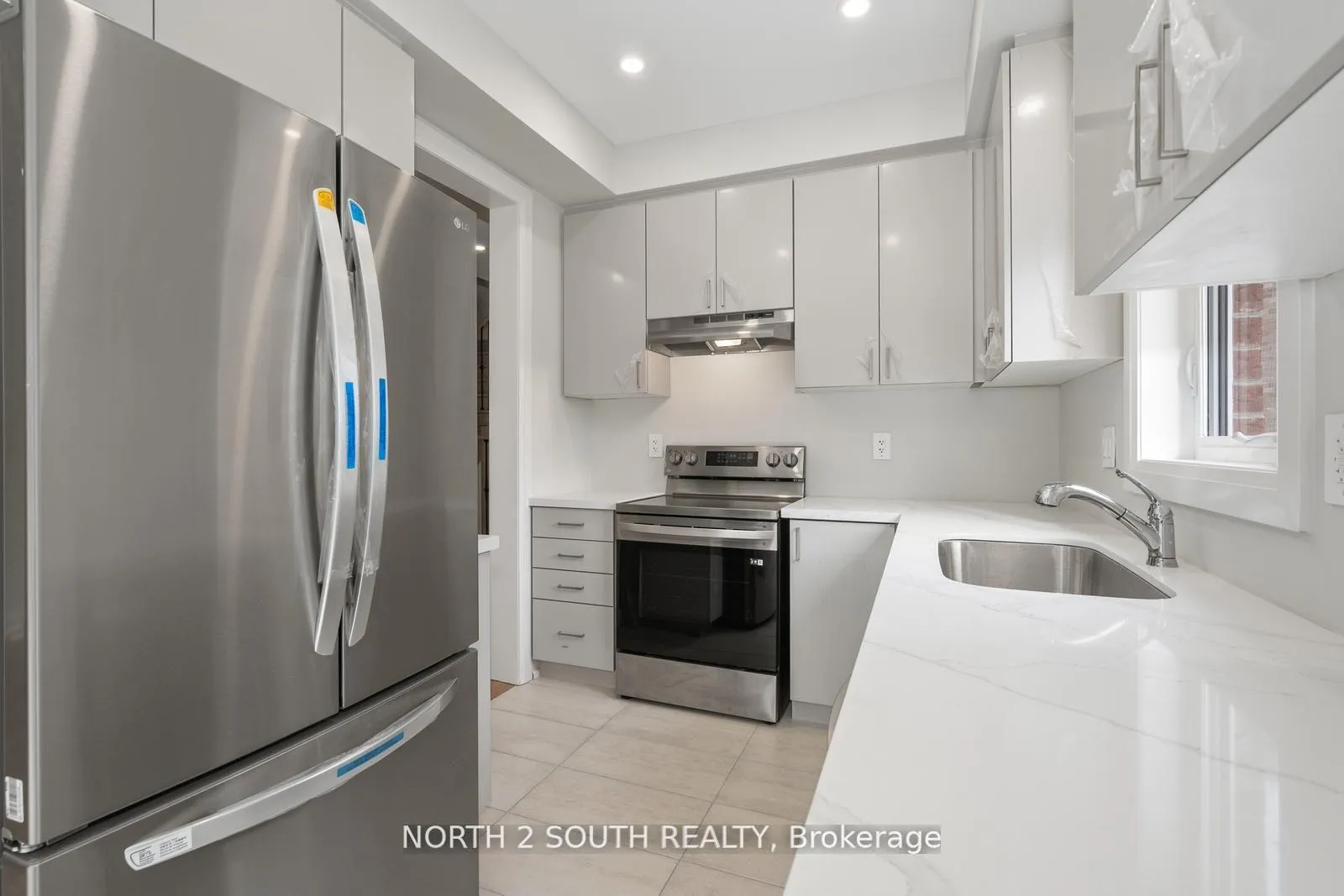 Photo 9 of 5 Virro Court, Vaughan, West Woodbridge — HOMEH
