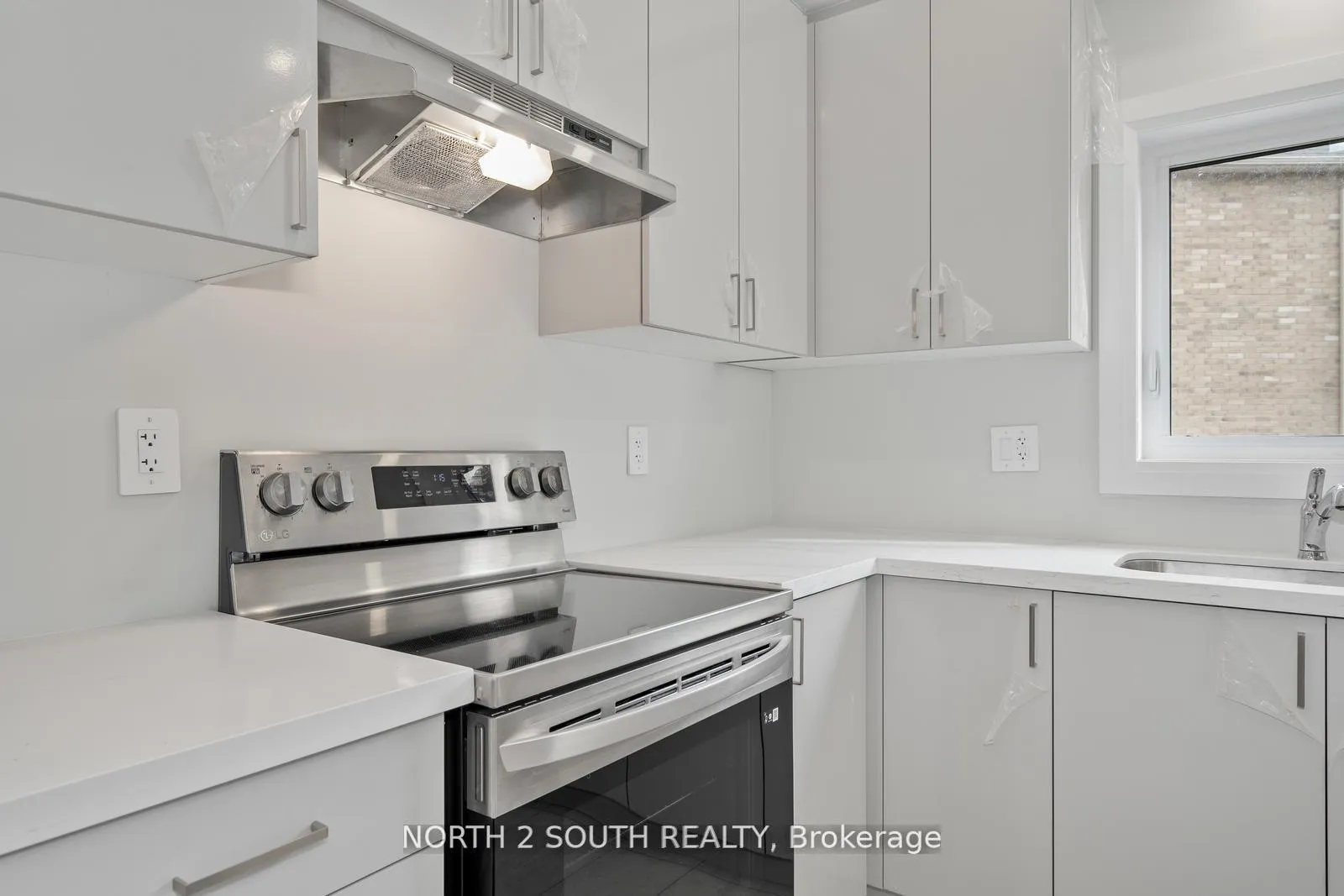 Photo 11 of 5 Virro Court, Vaughan, West Woodbridge — HOMEH