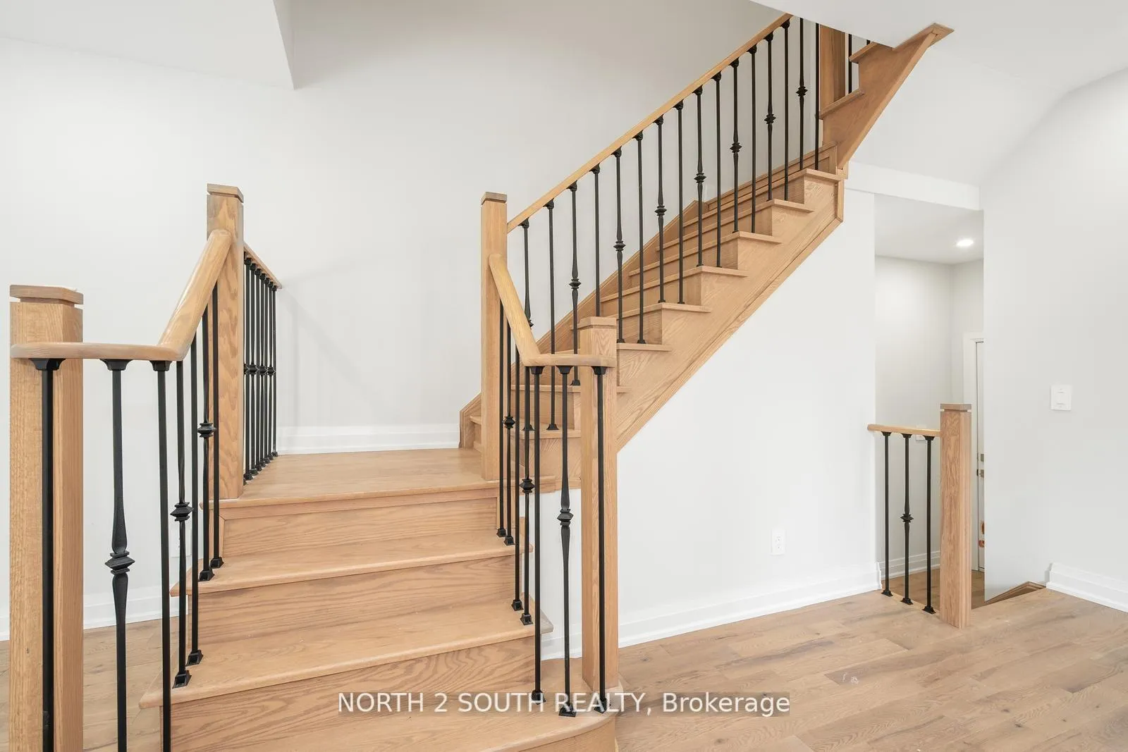Photo 13 of 5 Virro Court, Vaughan, West Woodbridge — HOMEH