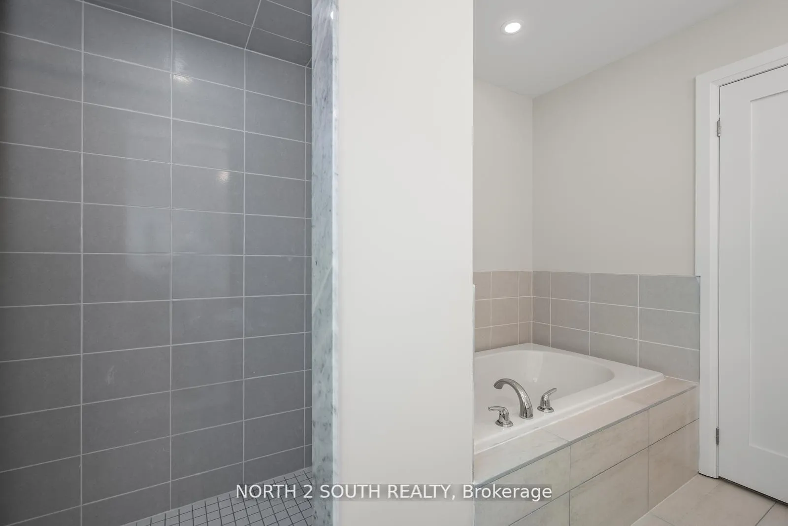 Photo 19 of 5 Virro Court, Vaughan, West Woodbridge — HOMEH