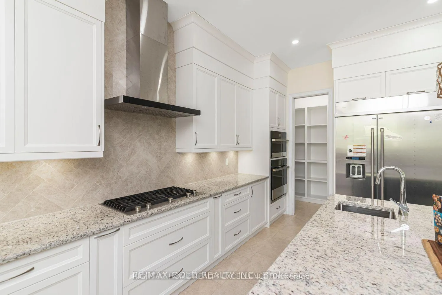 Photo 7 of 309 Parkside Drive, Hamilton, Rural Flamborough — HOMEH