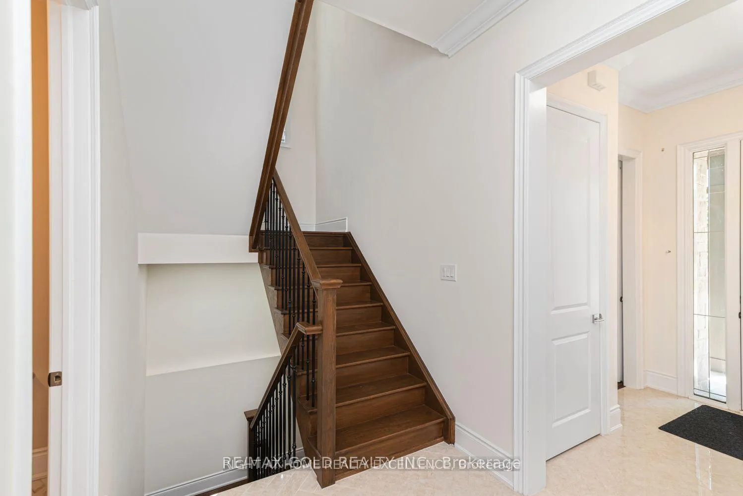 Photo 8 of 309 Parkside Drive, Hamilton, Rural Flamborough — HOMEH
