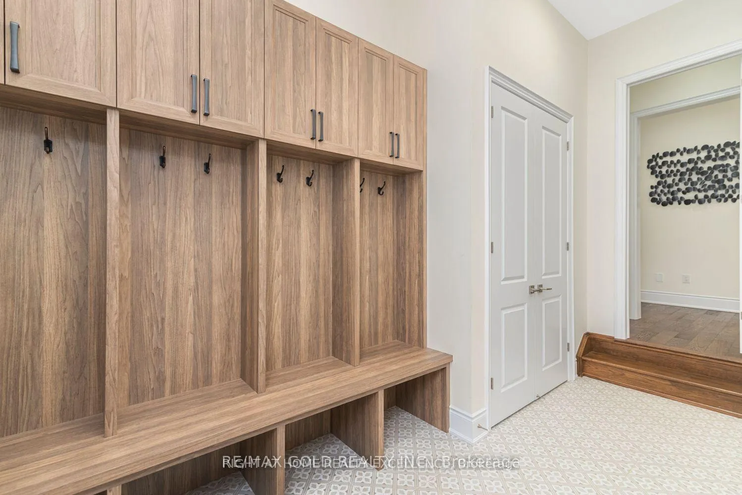 Photo 9 of 309 Parkside Drive, Hamilton, Rural Flamborough — HOMEH