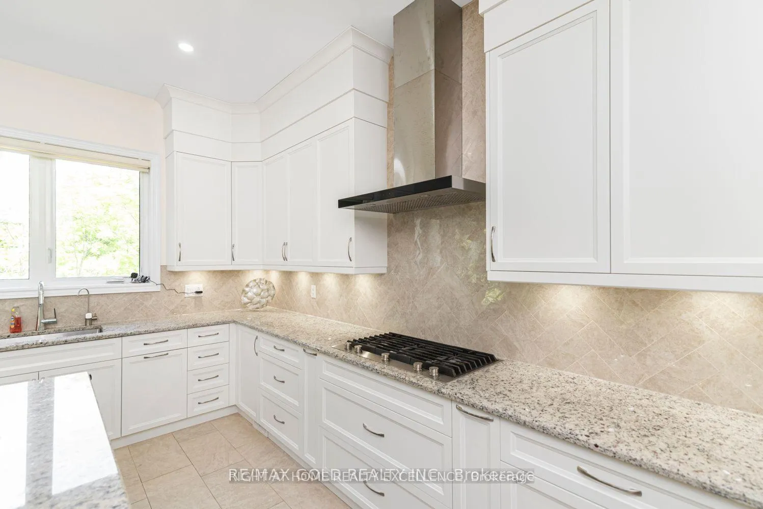 Photo 14 of 309 Parkside Drive, Hamilton, Rural Flamborough — HOMEH