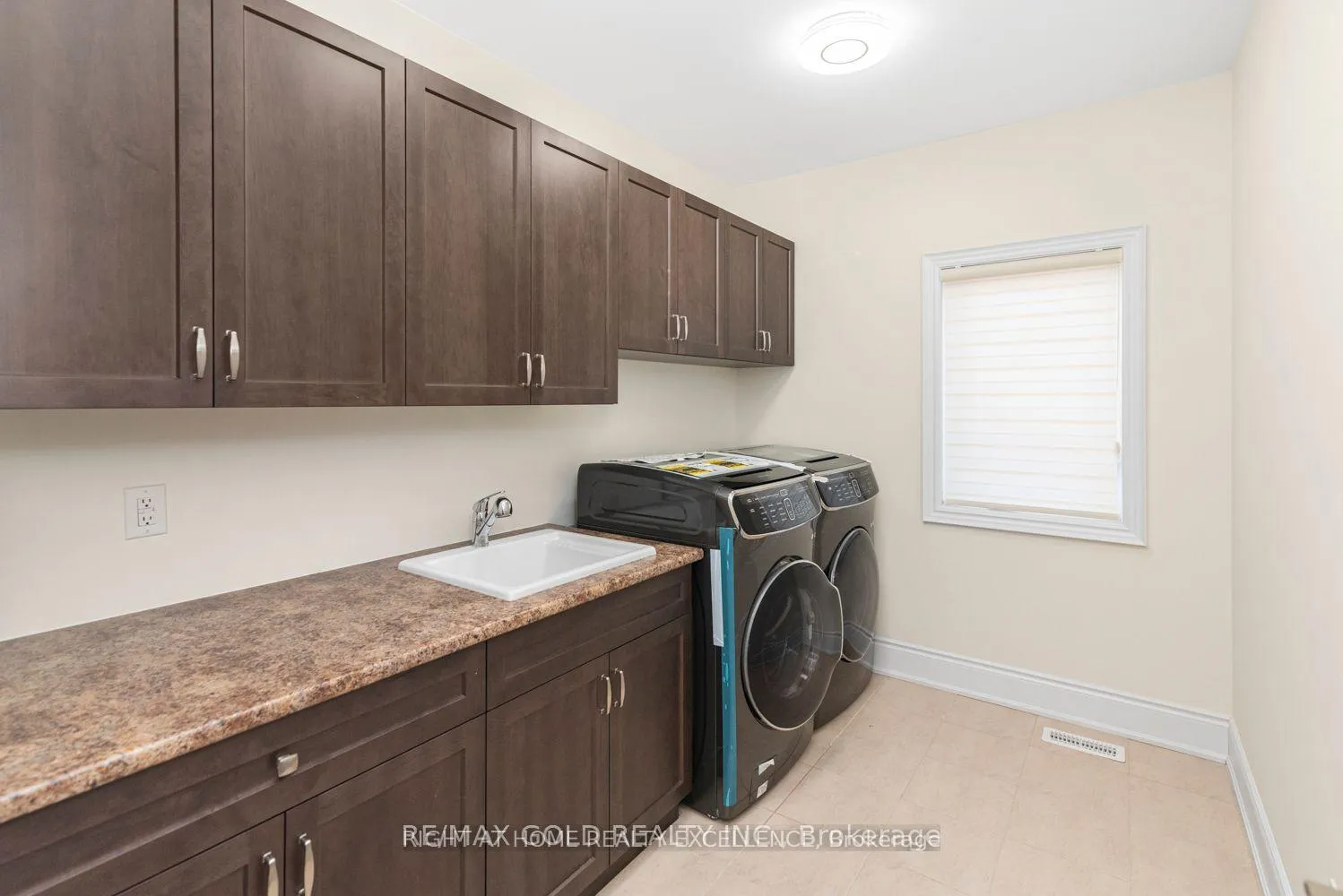 Photo 15 of 309 Parkside Drive, Hamilton, Rural Flamborough — HOMEH