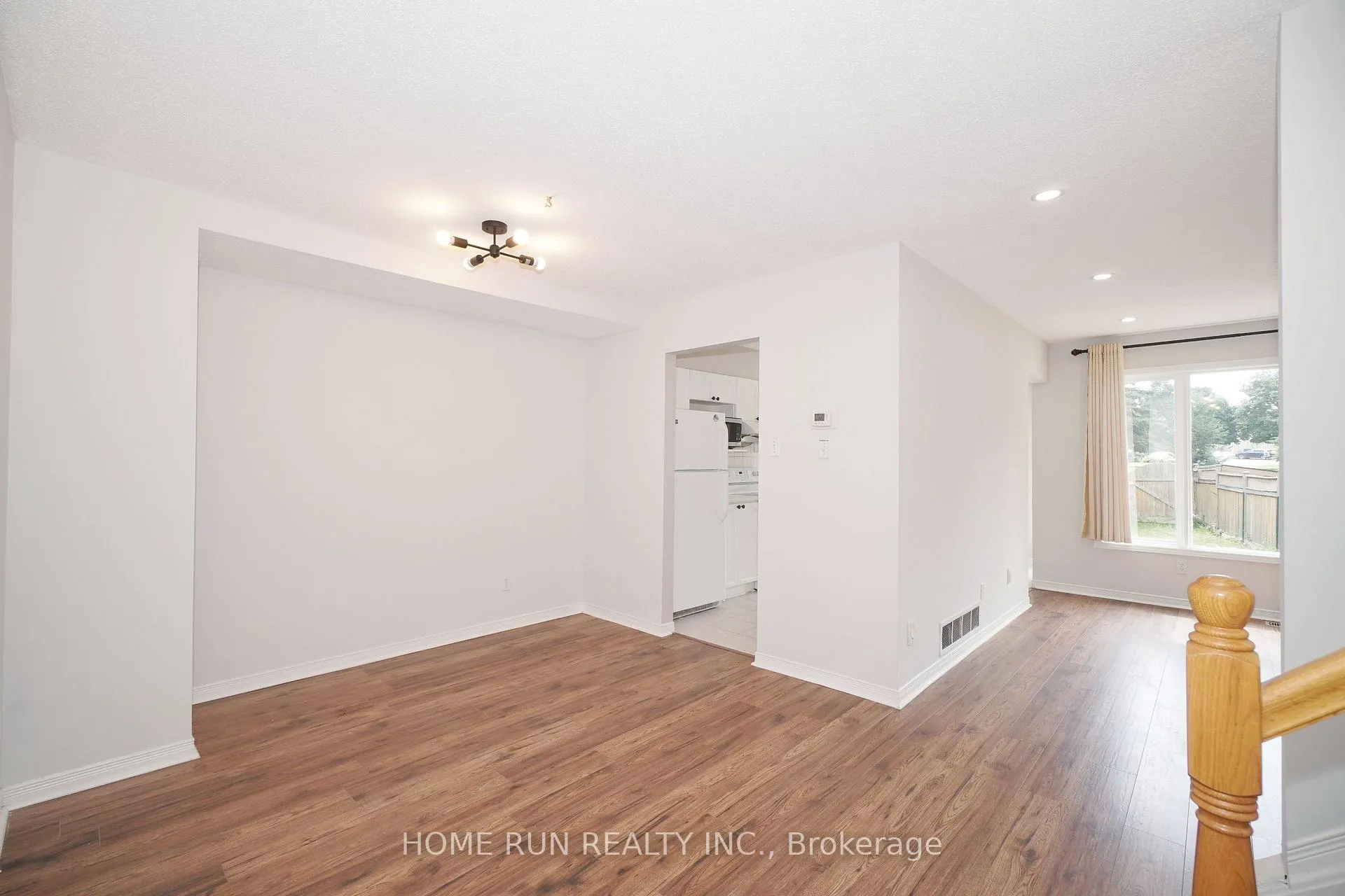 Photo 4 of 44 Banchory Crescent, Ottawa, Kanata - Morgan's Grant/South March — HOMEH
