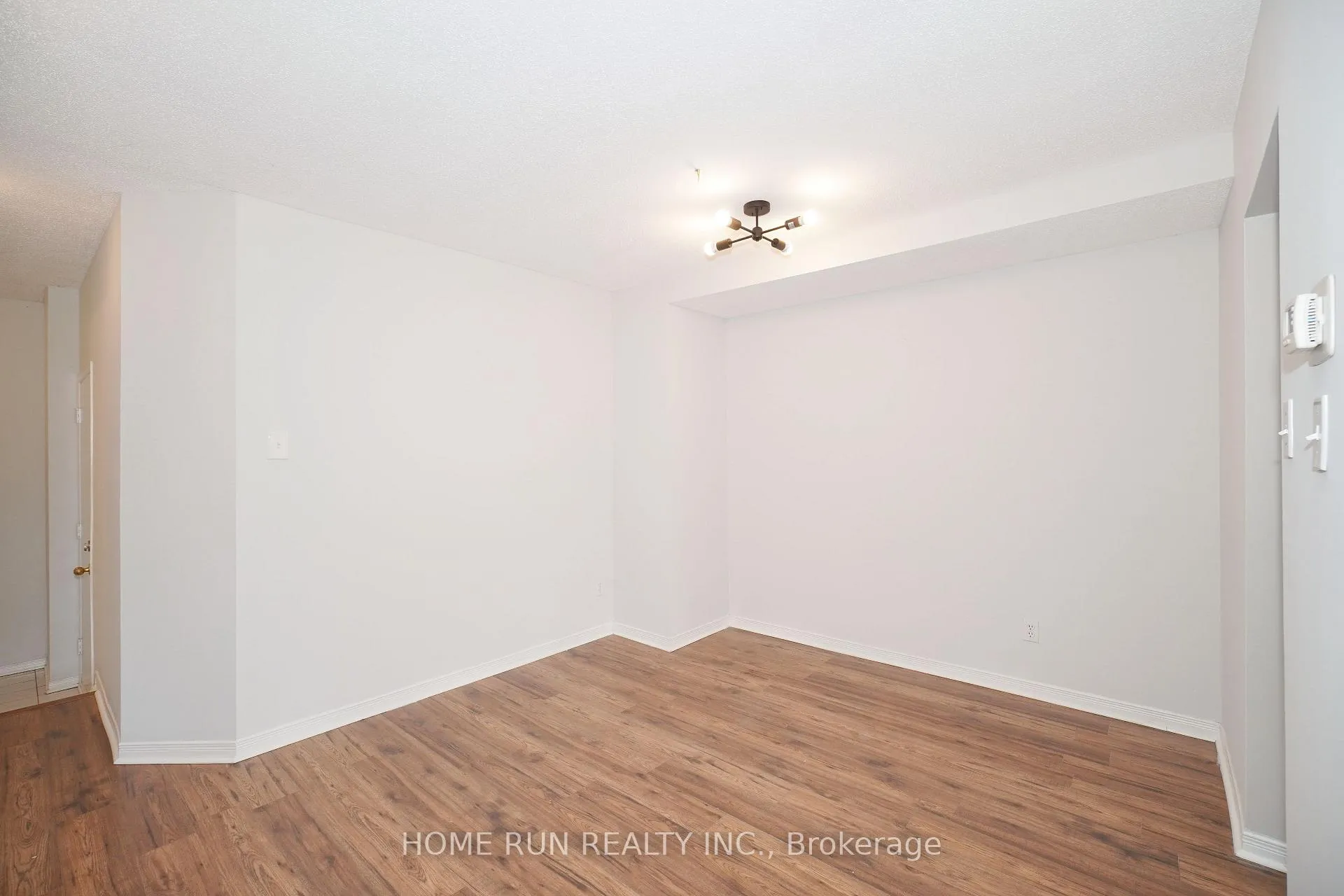 Photo 6 of 44 Banchory Crescent, Ottawa, Kanata - Morgan's Grant/South March — HOMEH