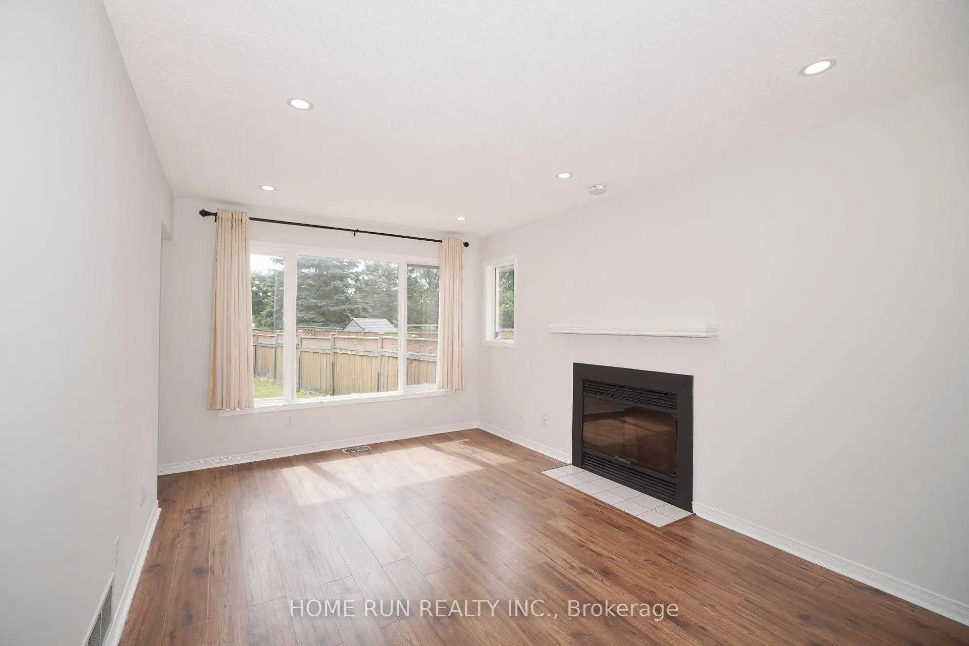 Photo 8 of 44 Banchory Crescent, Ottawa, Kanata - Morgan's Grant/South March — HOMEH
