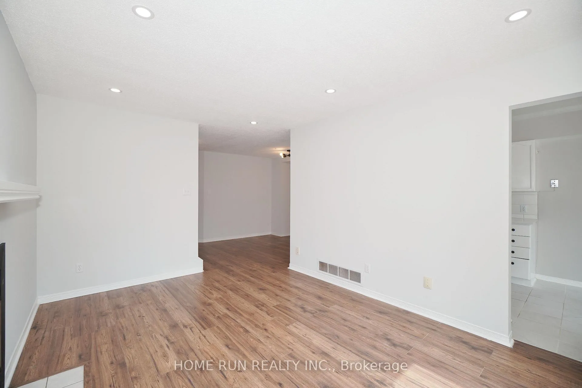 Photo 10 of 44 Banchory Crescent, Ottawa, Kanata - Morgan's Grant/South March — HOMEH