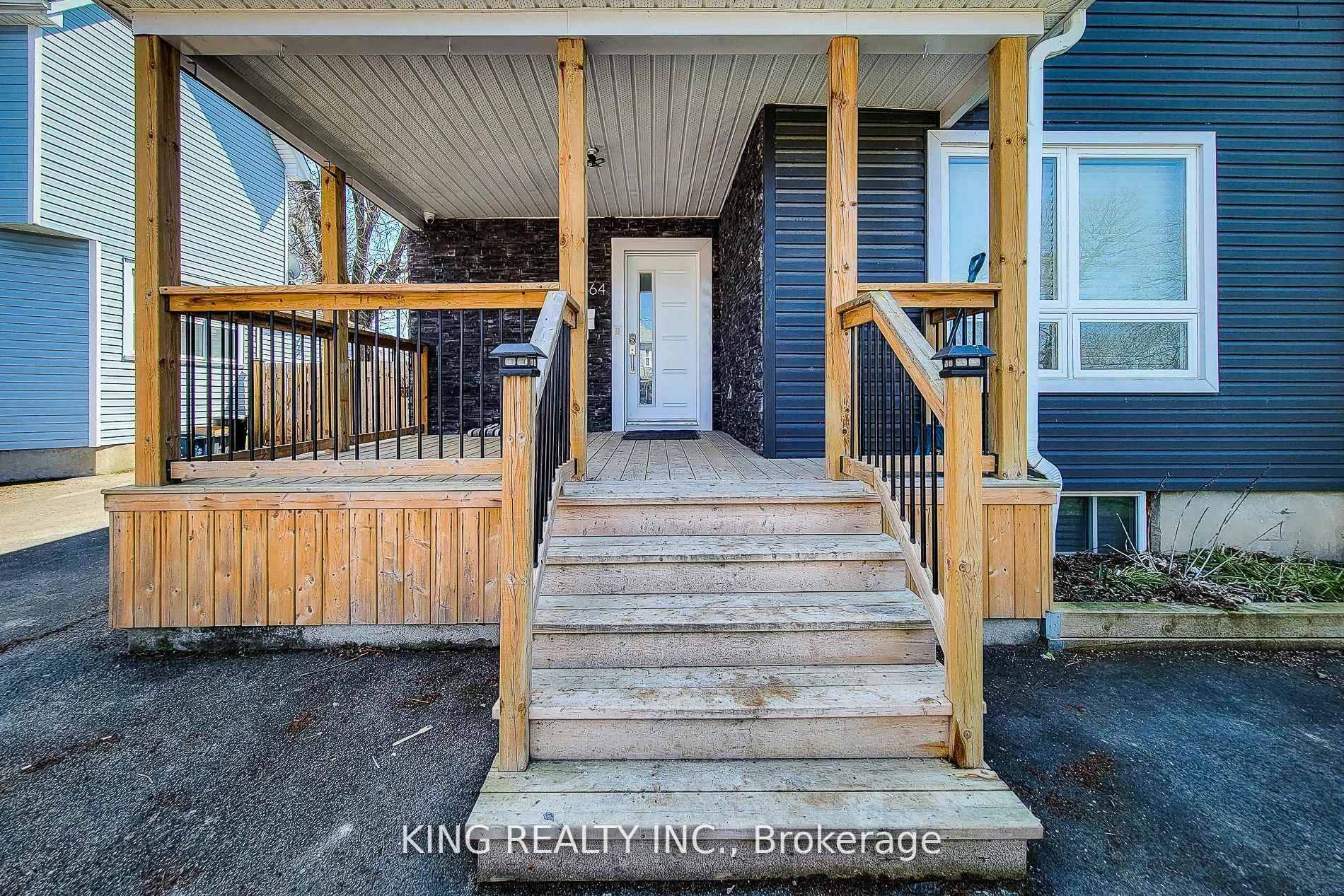 Photo 2 of 4464 Ellis Street, Niagara Falls, Downtown — HOMEH
