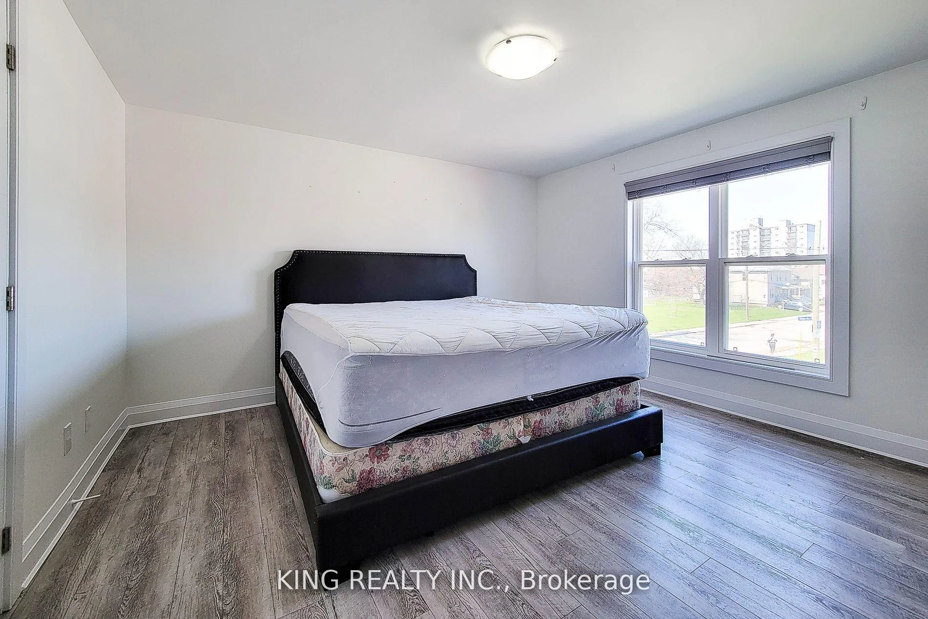 Photo 10 of 4464 Ellis Street, Niagara Falls, Downtown — HOMEH