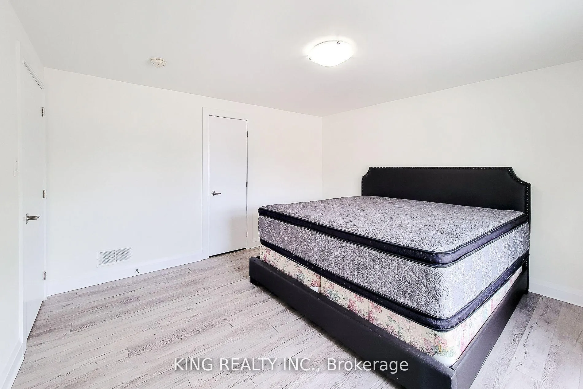 Photo 11 of 4464 Ellis Street, Niagara Falls, Downtown — HOMEH