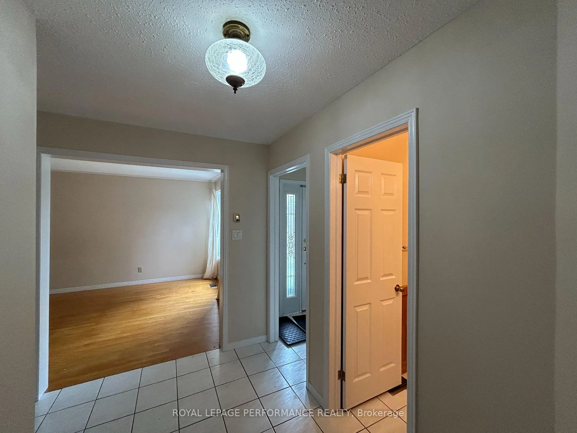 Photo 3 of 461 Princess Louise Drive, Ottawa, Fallingbrook/Ridgemount — HOMEH