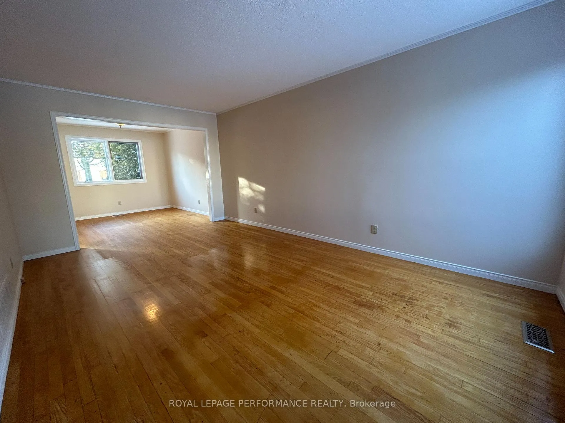 Photo 4 of 461 Princess Louise Drive, Ottawa, Fallingbrook/Ridgemount — HOMEH