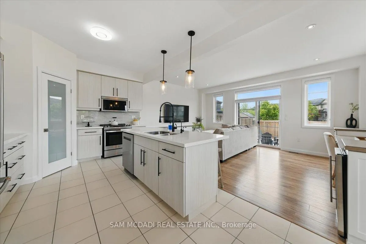 Photo 7 of 4 Rouley Lane, Hamilton, Ancaster — HOMEH