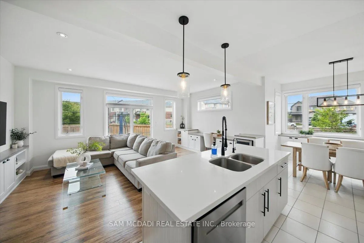 Photo 8 of 4 Rouley Lane, Hamilton, Ancaster — HOMEH