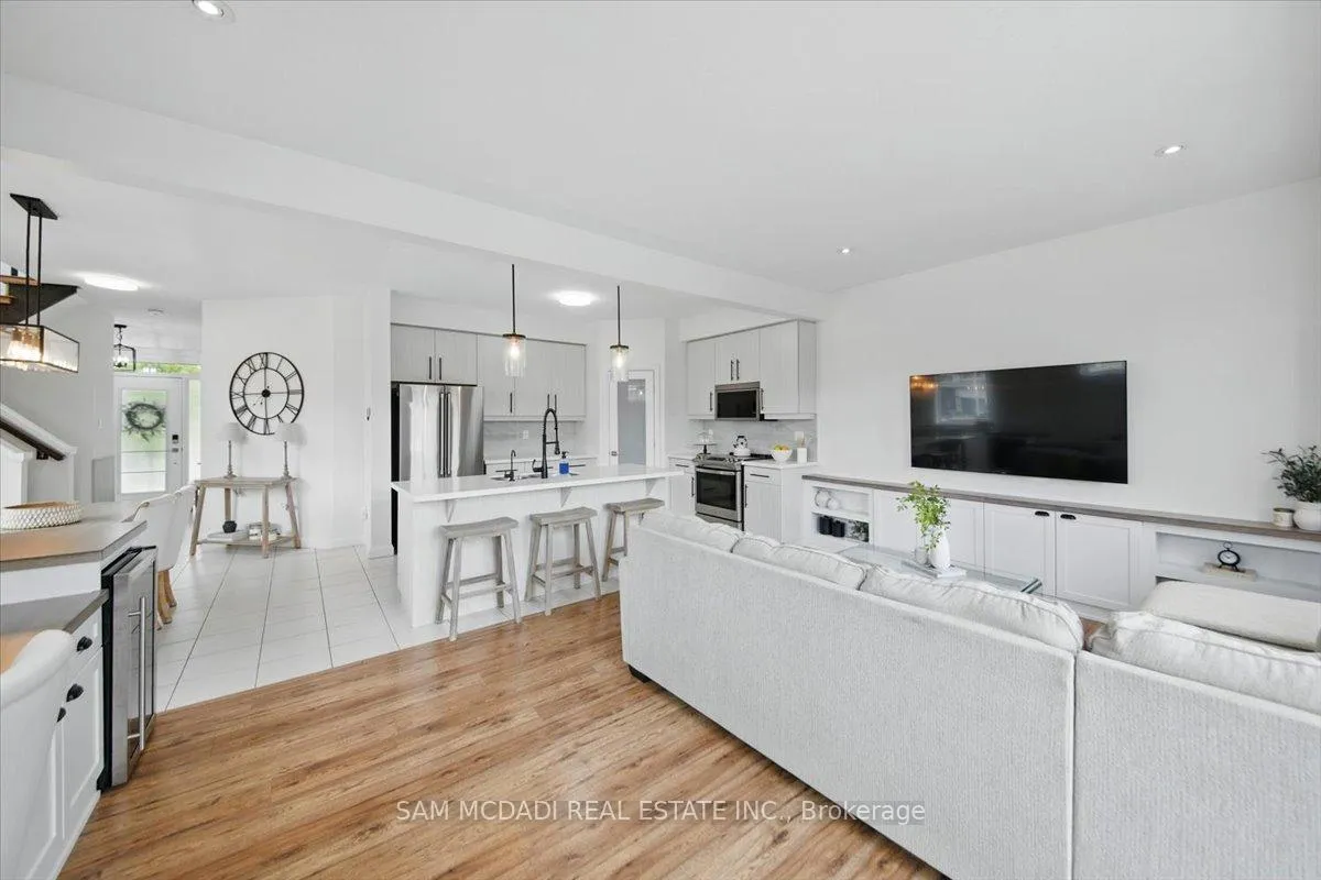 Photo 11 of 4 Rouley Lane, Hamilton, Ancaster — HOMEH