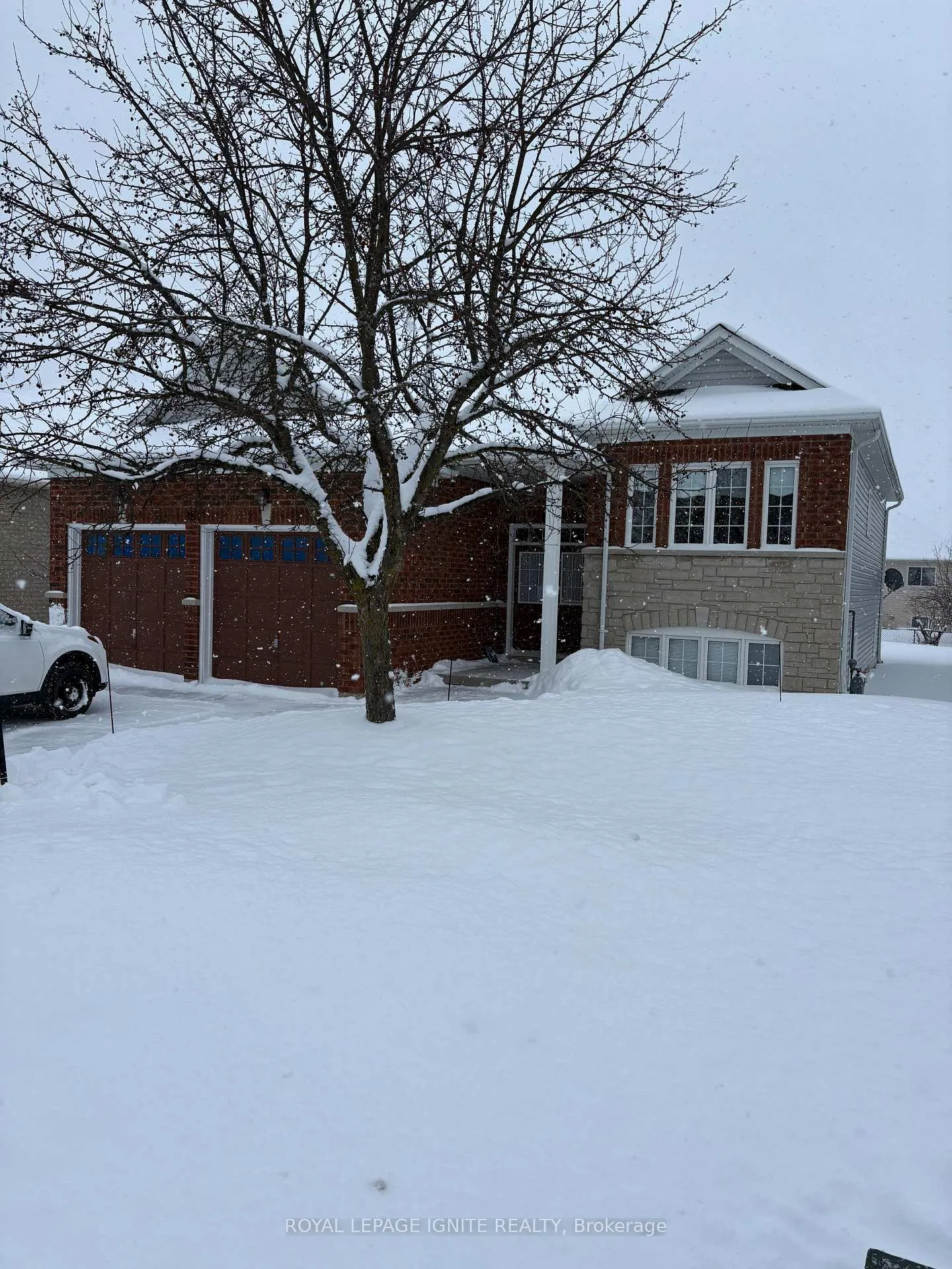Photo 1 of 18 Red Pine Crescent, Wasaga Beach — HOMEH