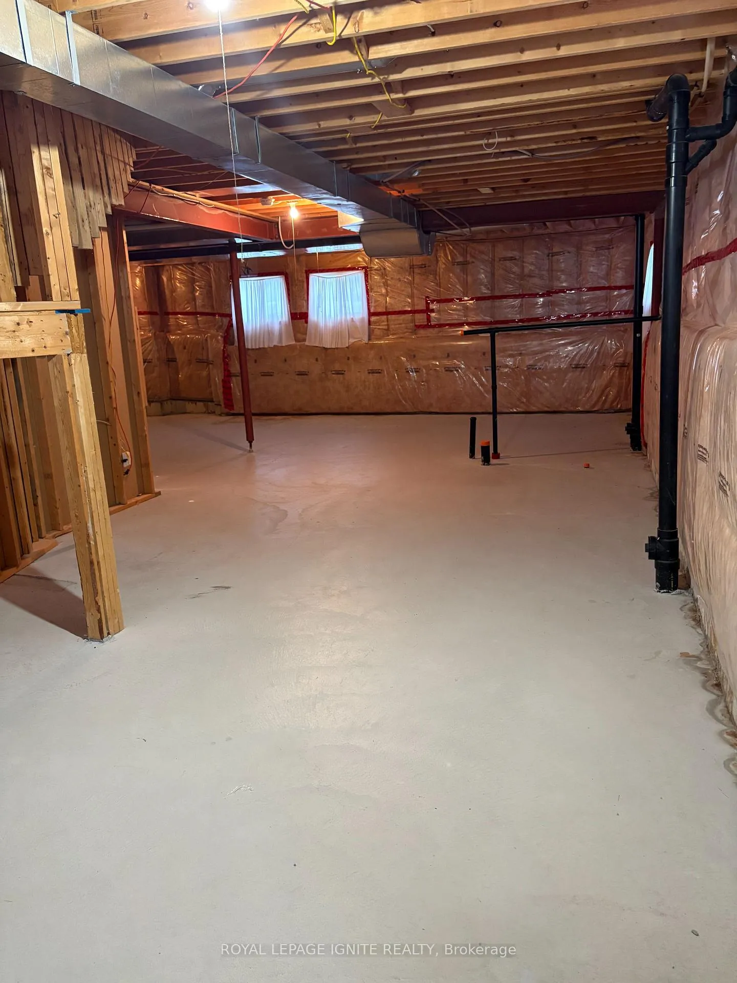 Photo 17 of 18 Red Pine Crescent, Wasaga Beach — HOMEH