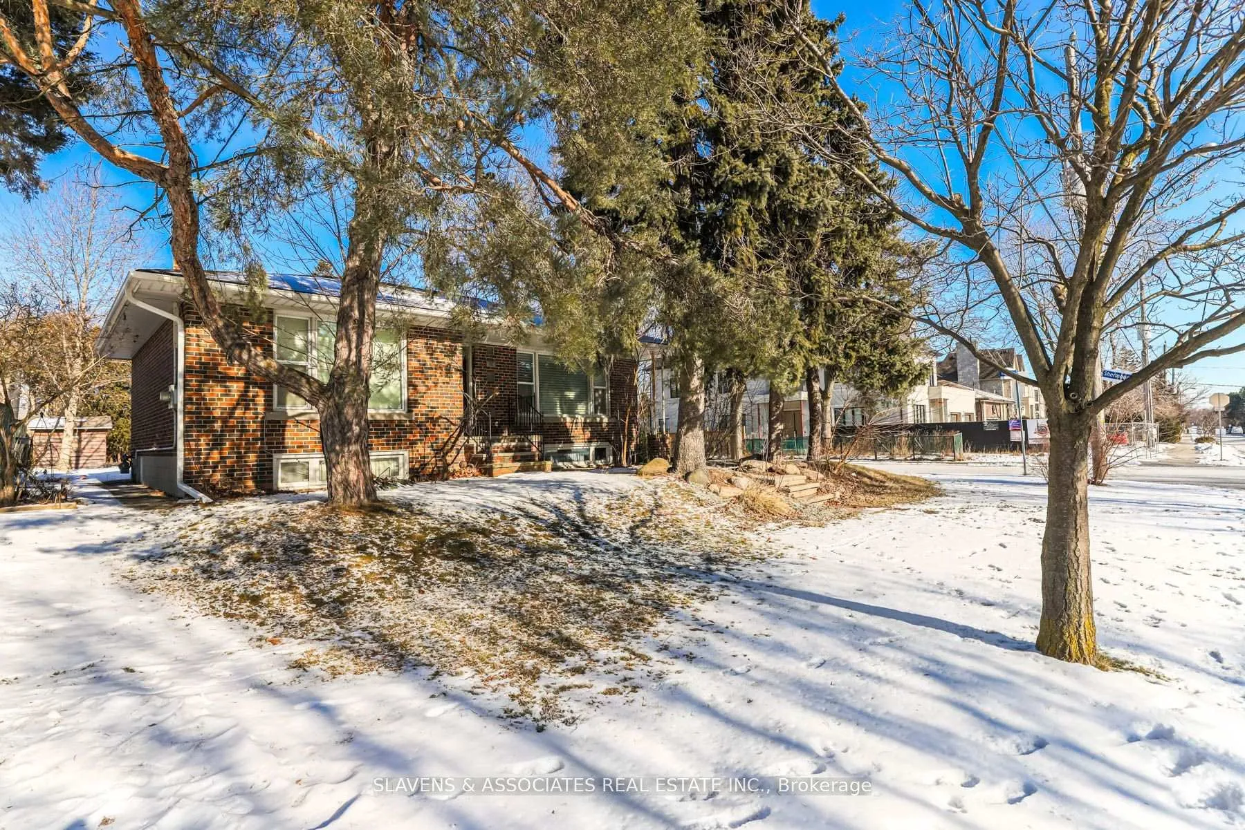 Photo 1 of 152 Hillmount Avenue, Toronto, Englemount-Lawrence — HOMEH