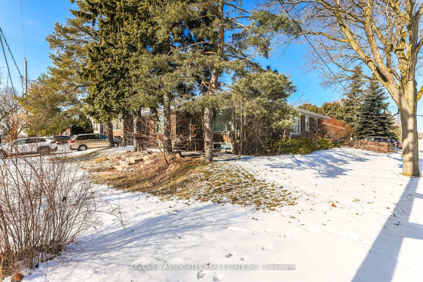 Photo 4 of 152 Hillmount Avenue, Toronto, Englemount-Lawrence — HOMEH